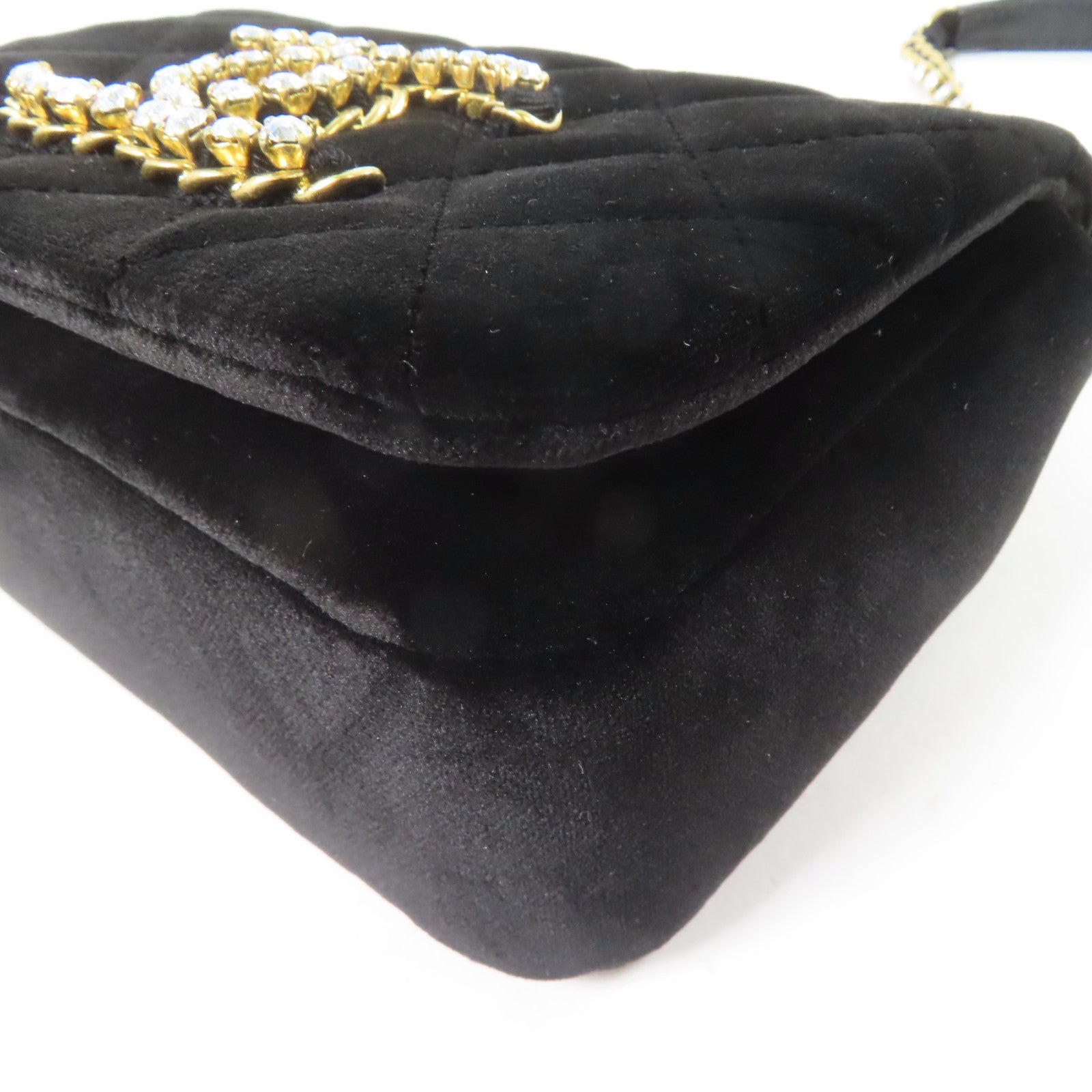 CHANEL 天鵝絨Crystal CC Mini Flap金扣鏈帶肩背袋黑色