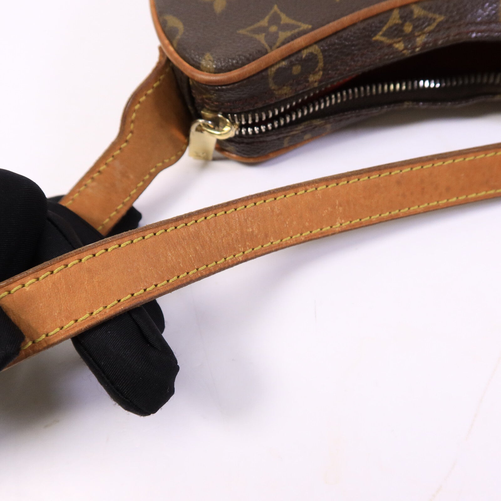 LOUIS VUITTON Monogram Pochette Croissant金扣肩背袋棕色
