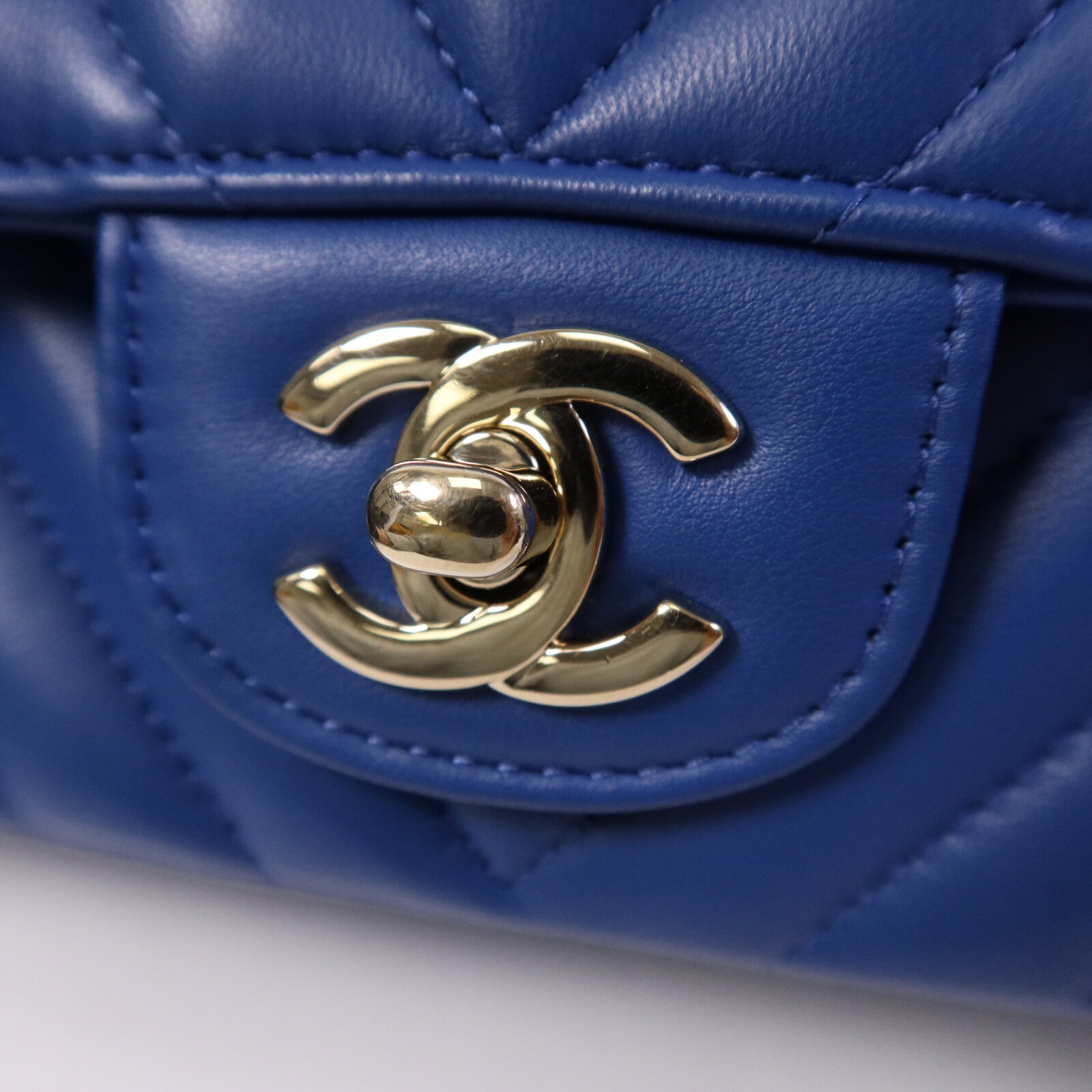 CHANEL 牛皮皮革Mini Classic 20銀扣鏈帶肩背袋