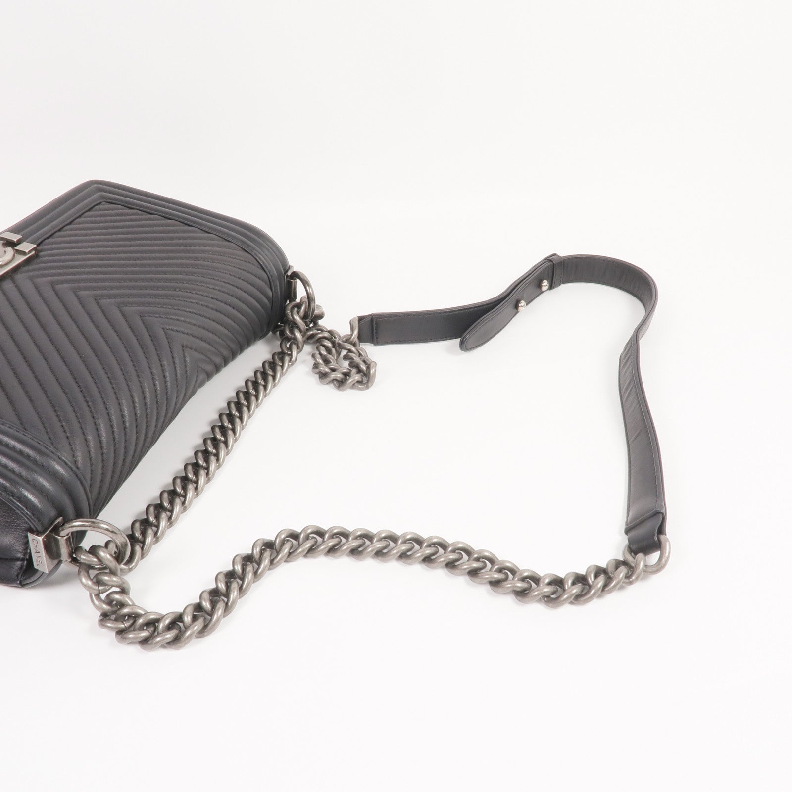 CHANEL 羊皮皮革Boy 25銀扣鏈帶肩背袋