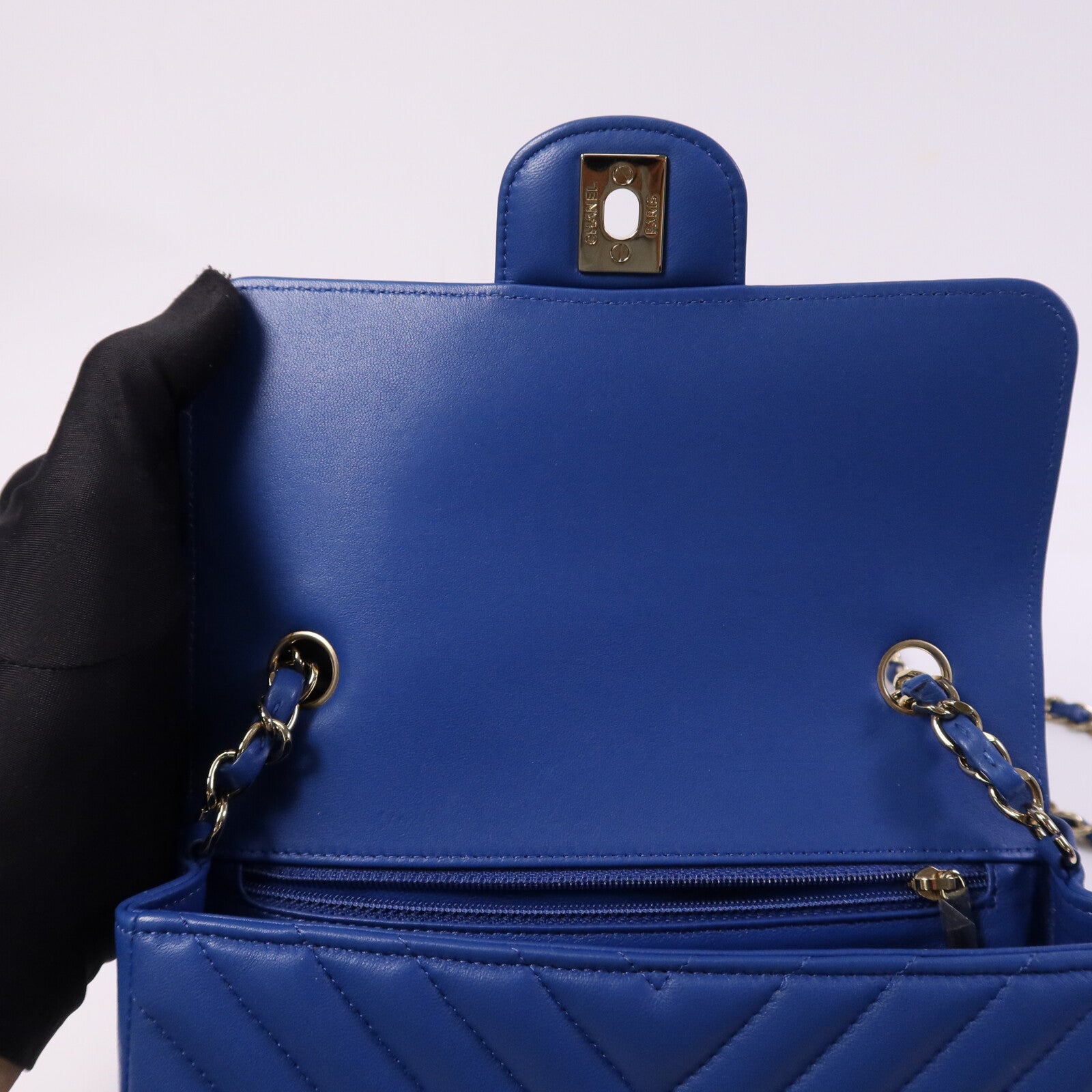 CHANEL 牛皮皮革Mini Classic 20銀扣鏈帶肩背袋