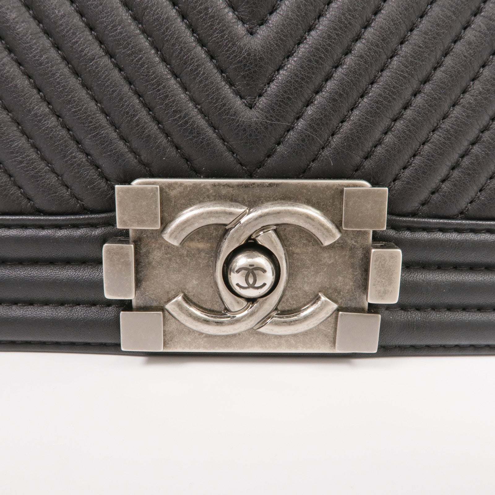 CHANEL 羊皮皮革Boy 25銀扣鏈帶肩背袋