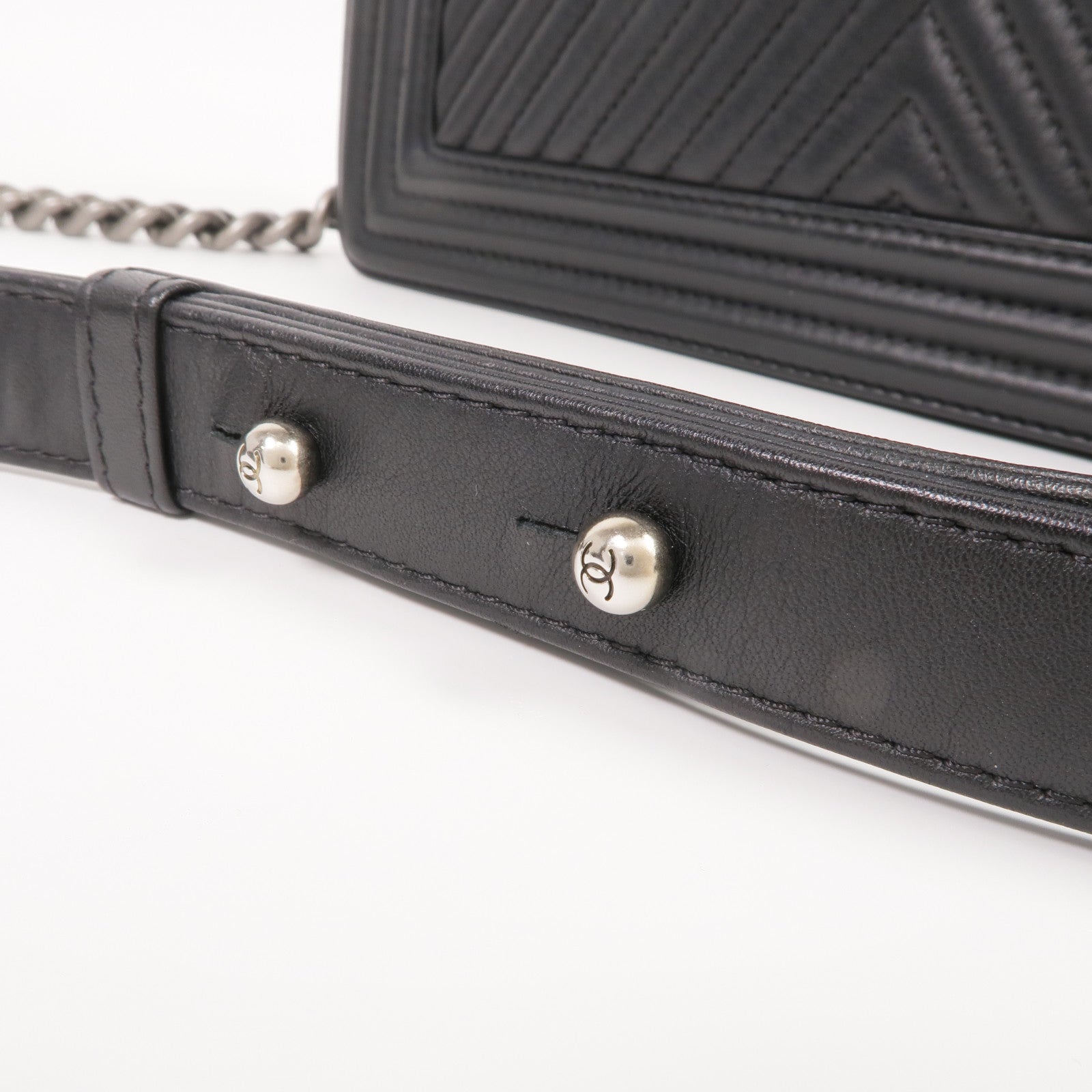 CHANEL 羊皮皮革Boy 25銀扣鏈帶肩背袋