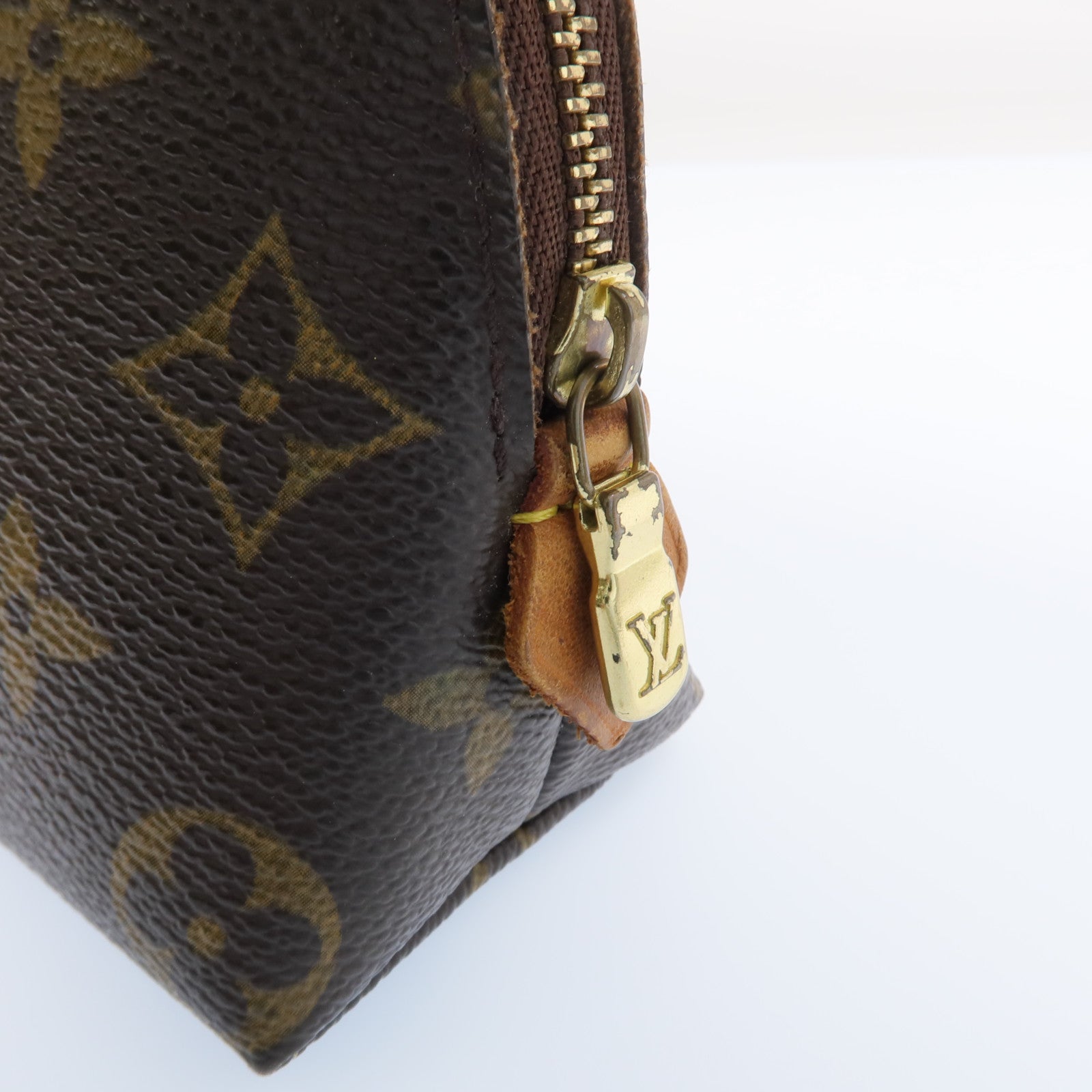 LOUIS VUITTON Monogram Cosmetic Pouch金扣手拿包