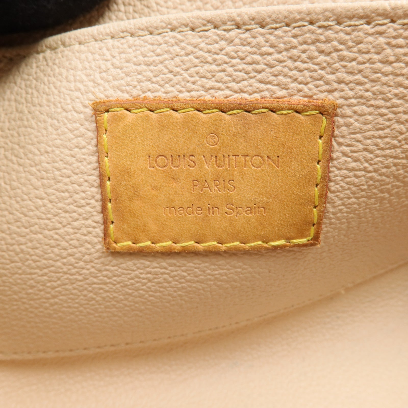 LOUIS VUITTON Monogram Cosmetic Pouch金扣手拿包
