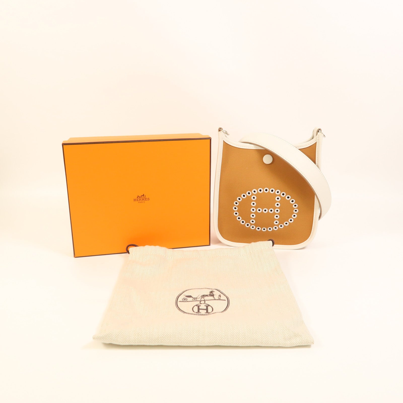 HERMES 【激減優惠】Swift皮革/Toile Officier Neo Evelyne TPM銀扣肩背袋Gris Pale/Etoupe/Dune