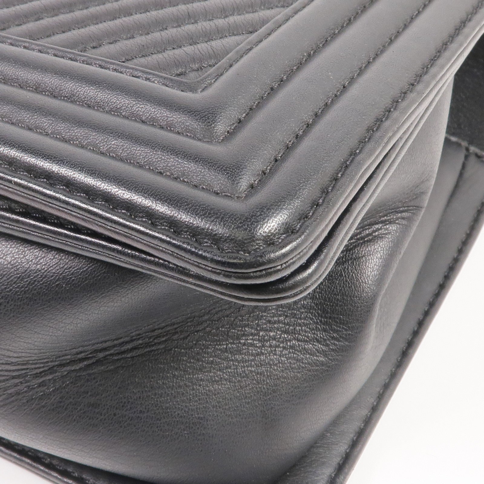 CHANEL 羊皮皮革Boy 25銀扣鏈帶肩背袋