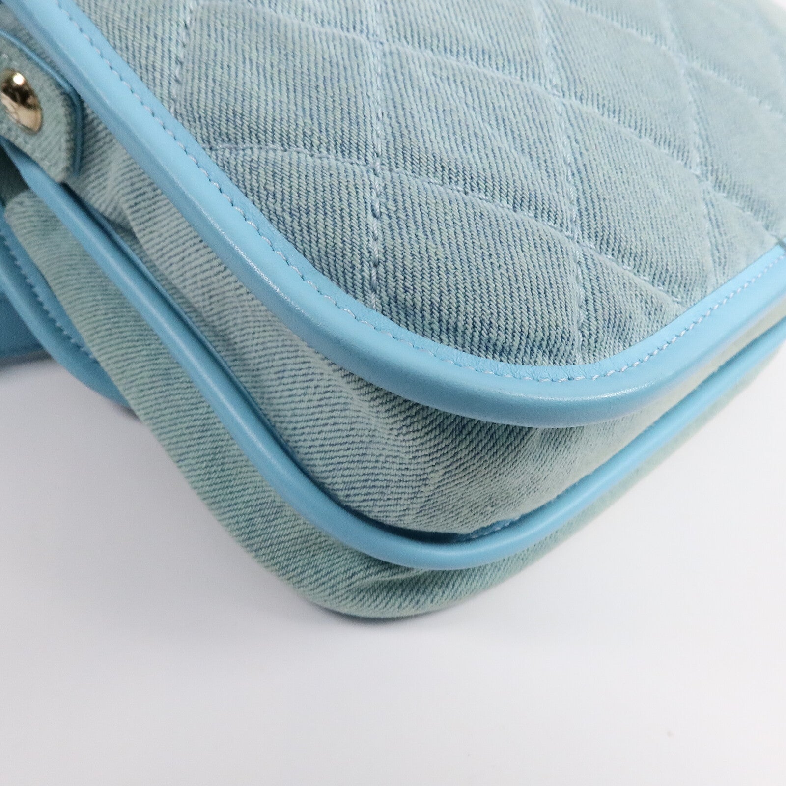 CHANEL 牛仔布Small Messenger Bag鏈帶肩背袋