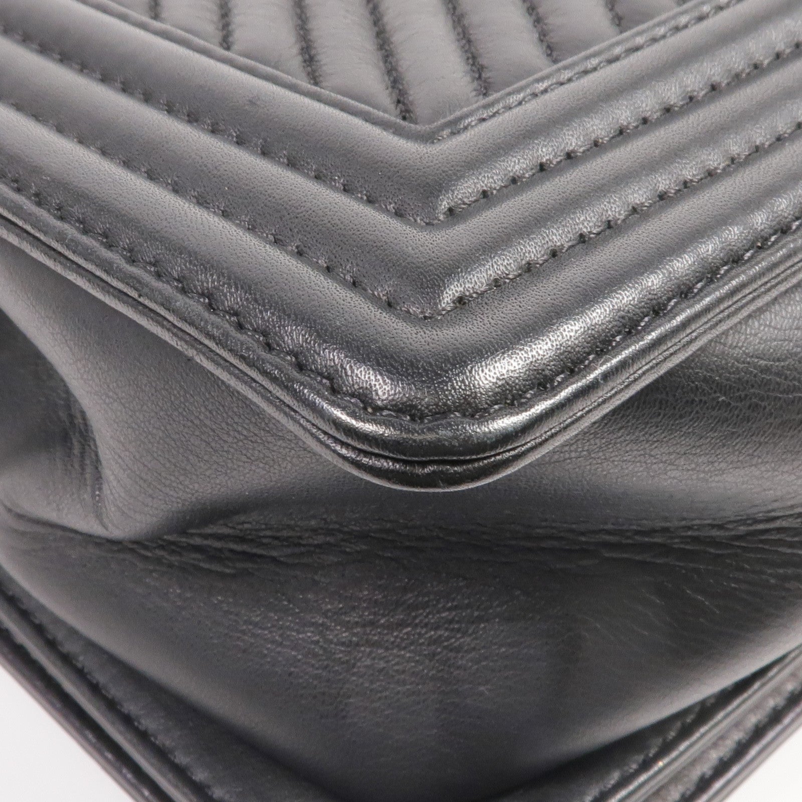 CHANEL 羊皮皮革Boy 25銀扣鏈帶肩背袋