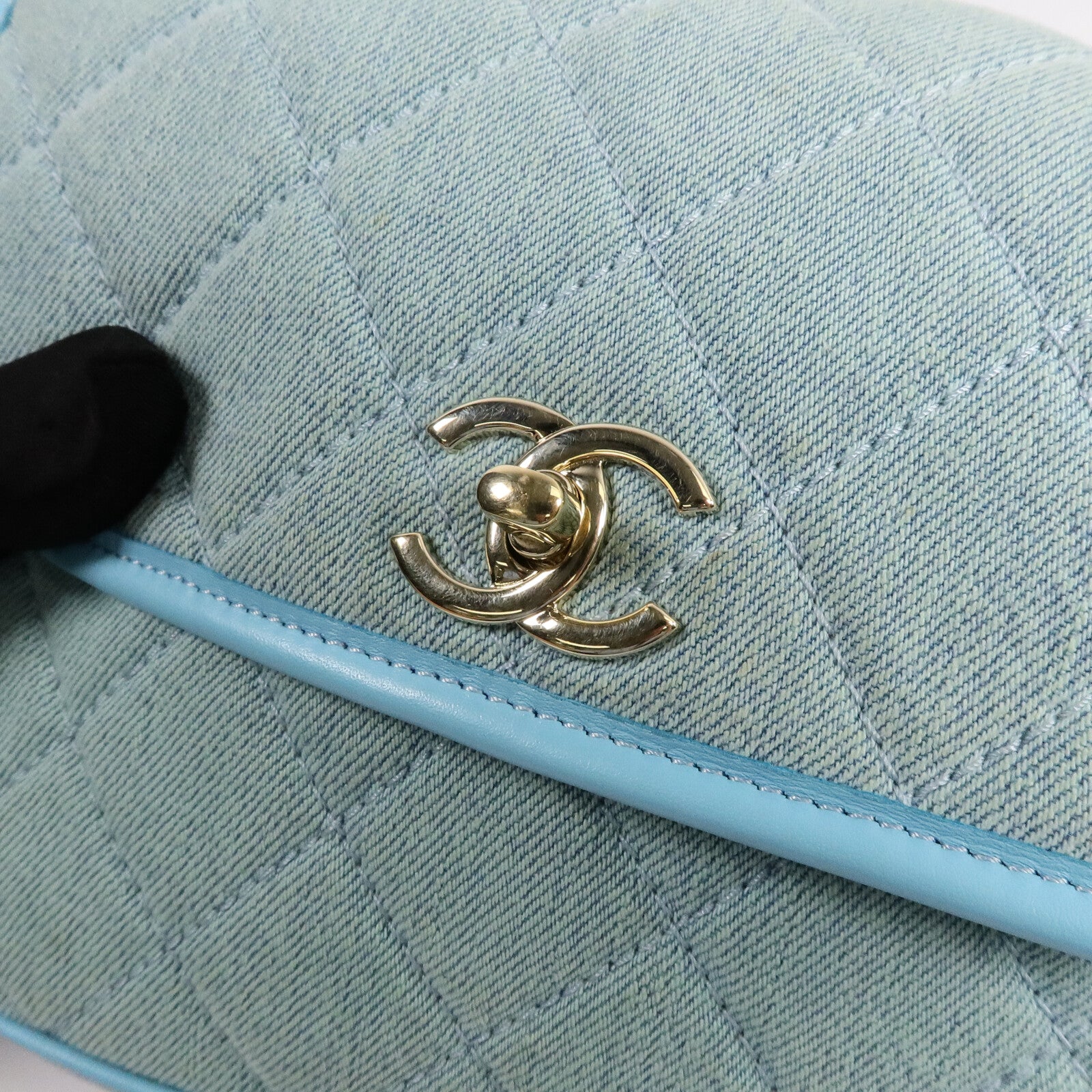 CHANEL 牛仔布Small Messenger Bag鏈帶肩背袋