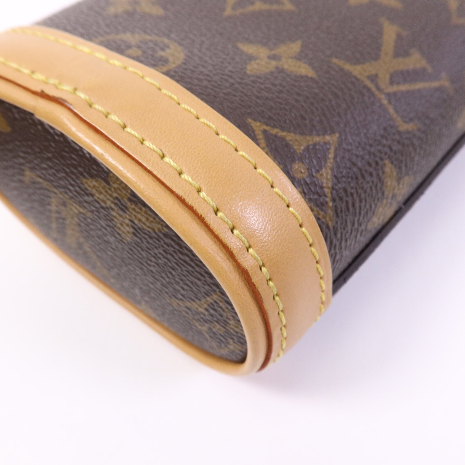 LOUIS VUITTON Monogram Fold Me Pouch金扣肩背袋
