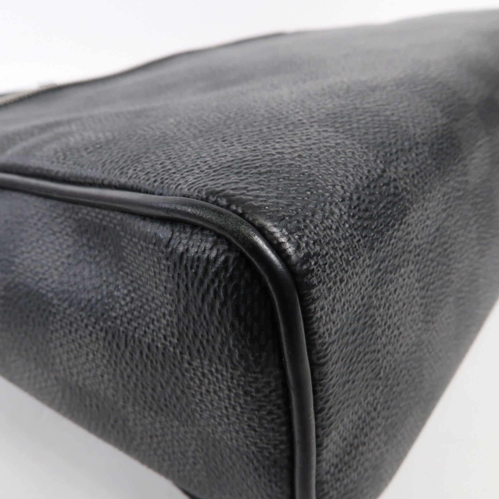 LOUIS VUITTON Damier Graphite District MM銀扣肩背袋