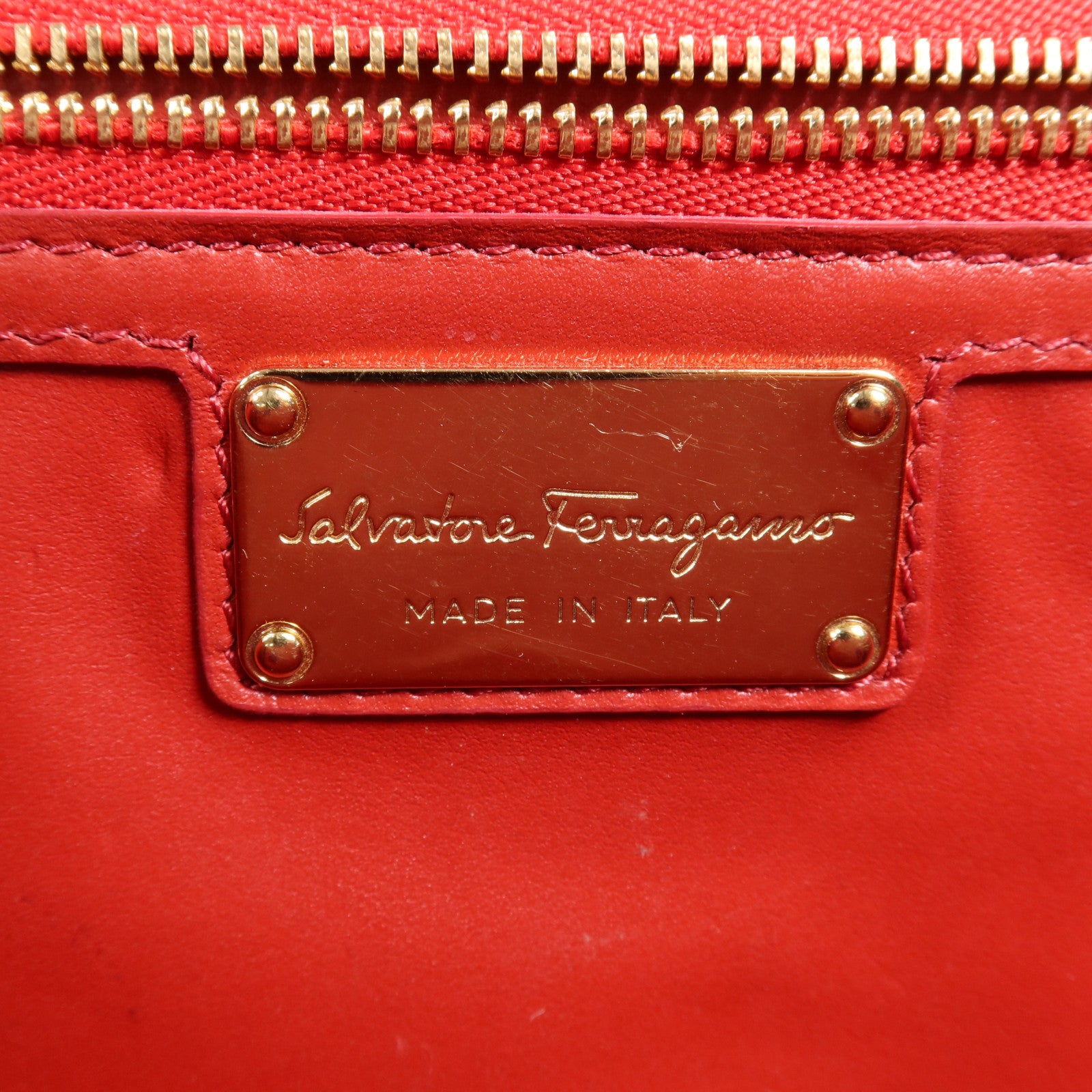 Salvatore Ferragamo 牛皮皮革Shoulder Bag金扣肩背袋