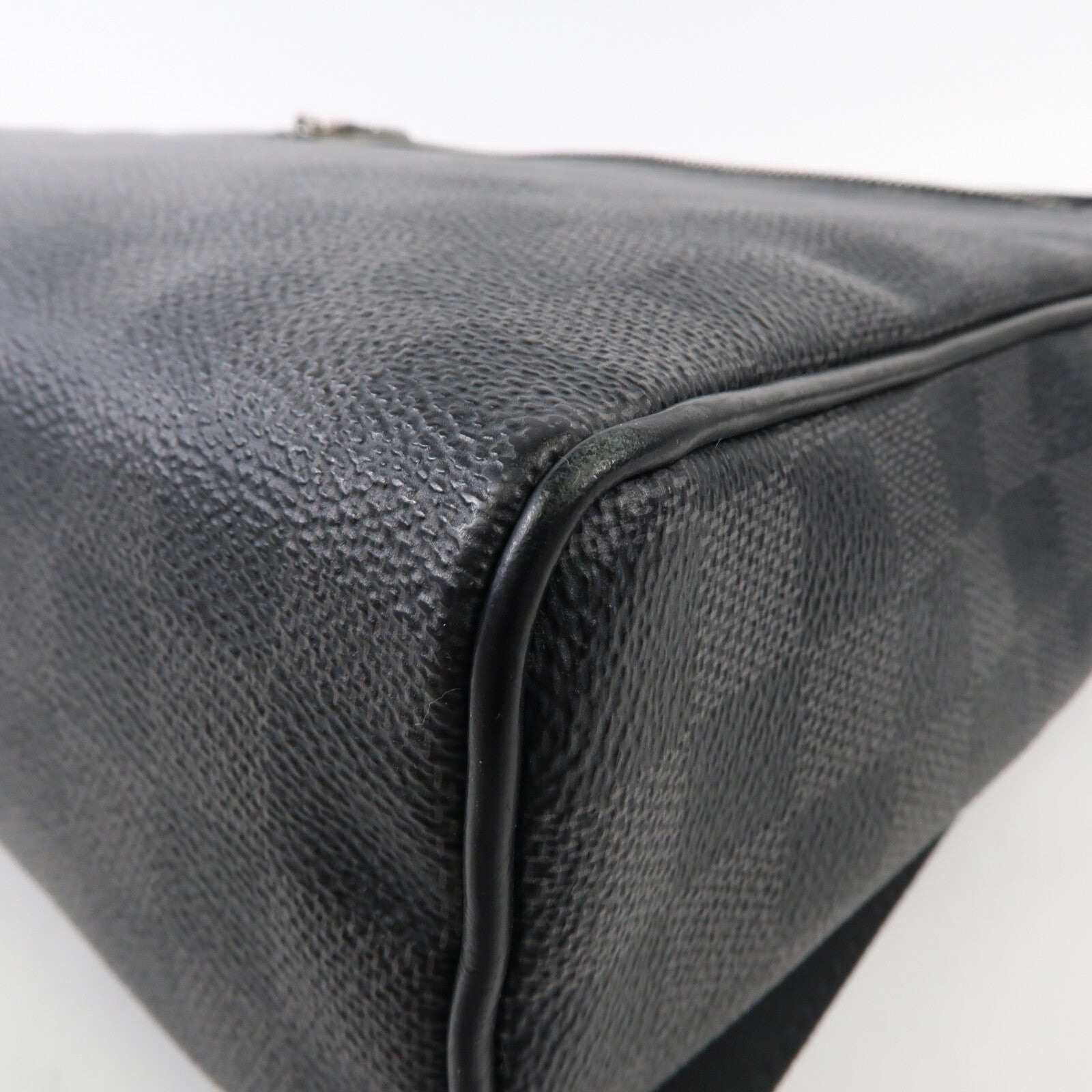LOUIS VUITTON Damier Graphite District MM銀扣肩背袋