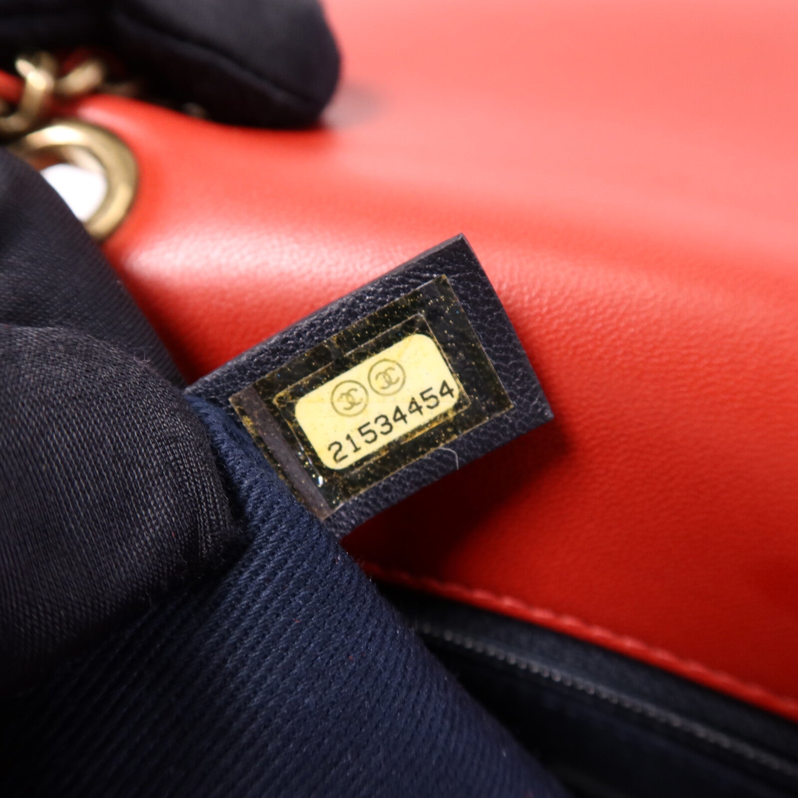CHANEL 牛皮皮革Pyramid CC Camera Bag金扣鏈帶肩背袋