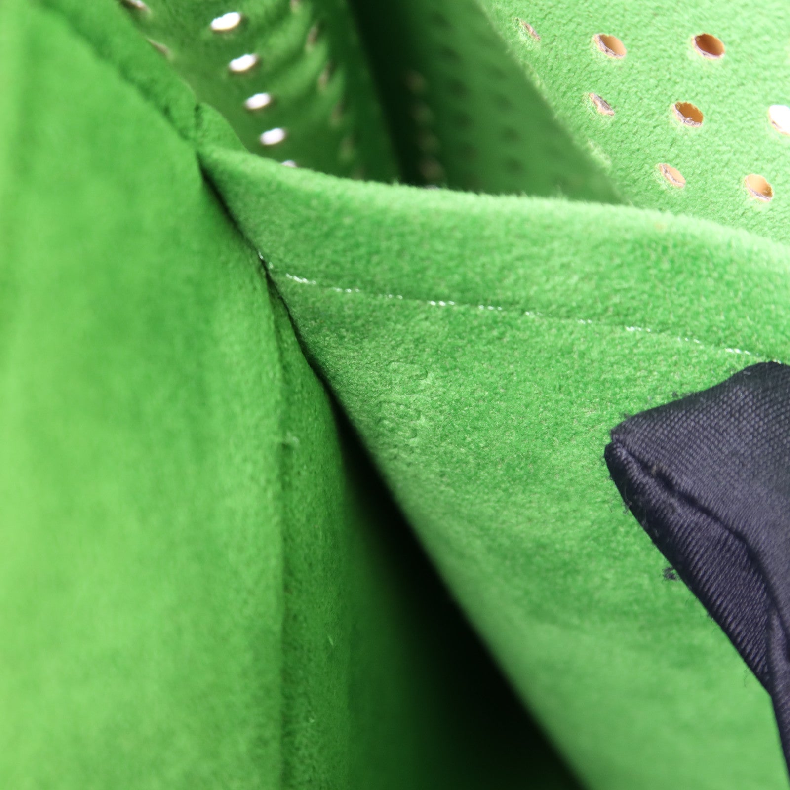 LOUIS VUITTON Monogram Perfo Musette金扣肩背袋