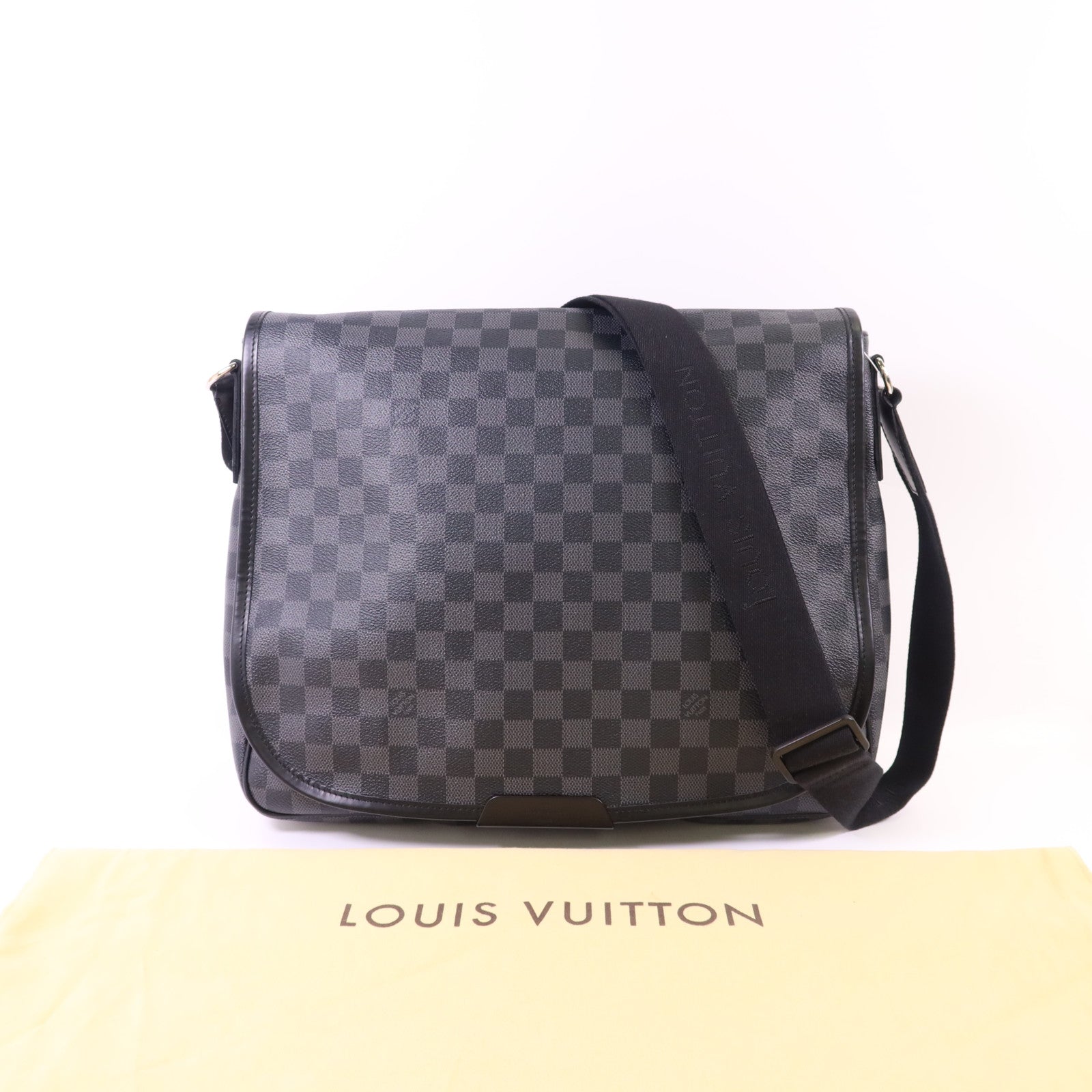 LOUIS VUITTON Damier Graphite Daniel GM銀扣肩背袋