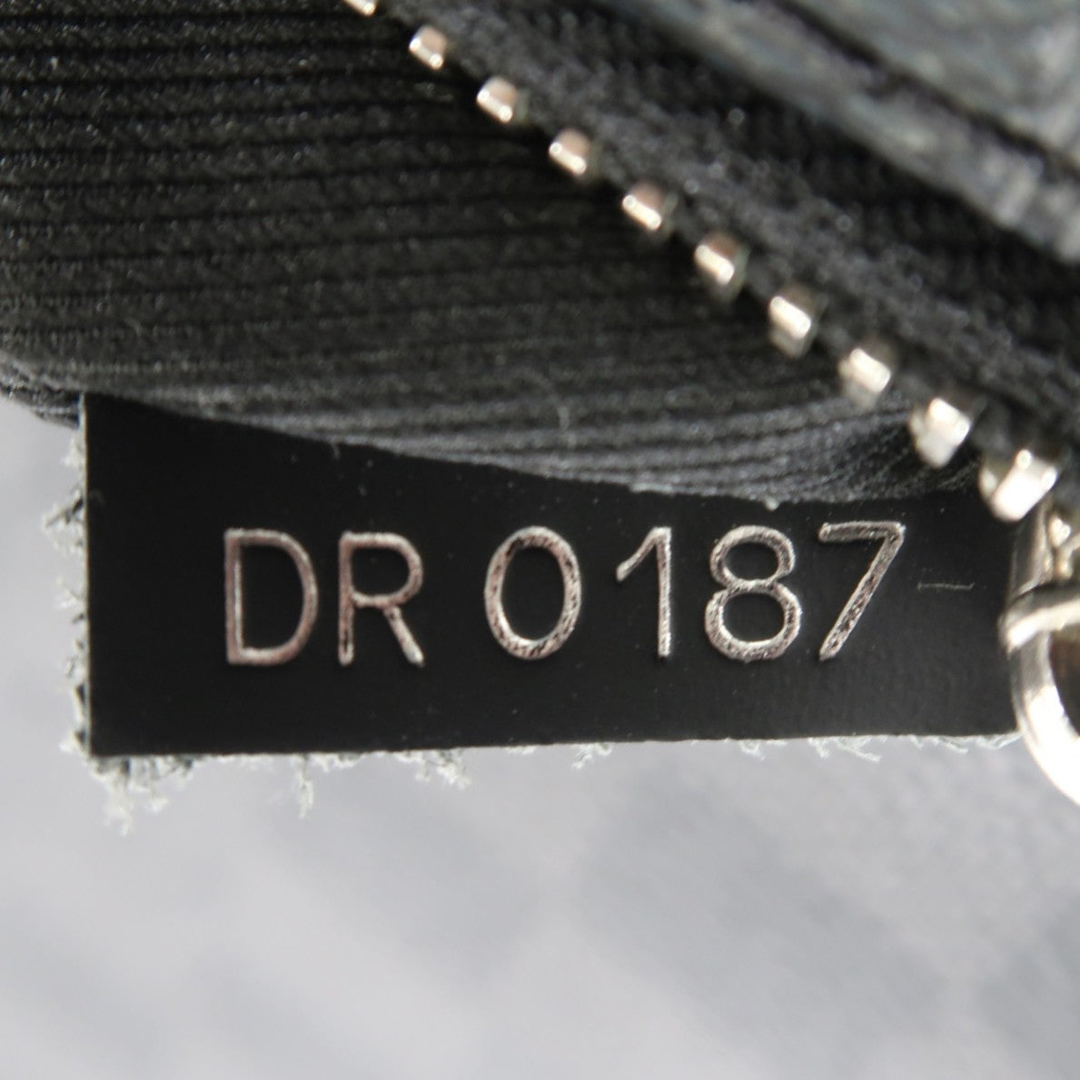 LOUIS VUITTON Damier Graphite District MM銀扣肩背袋