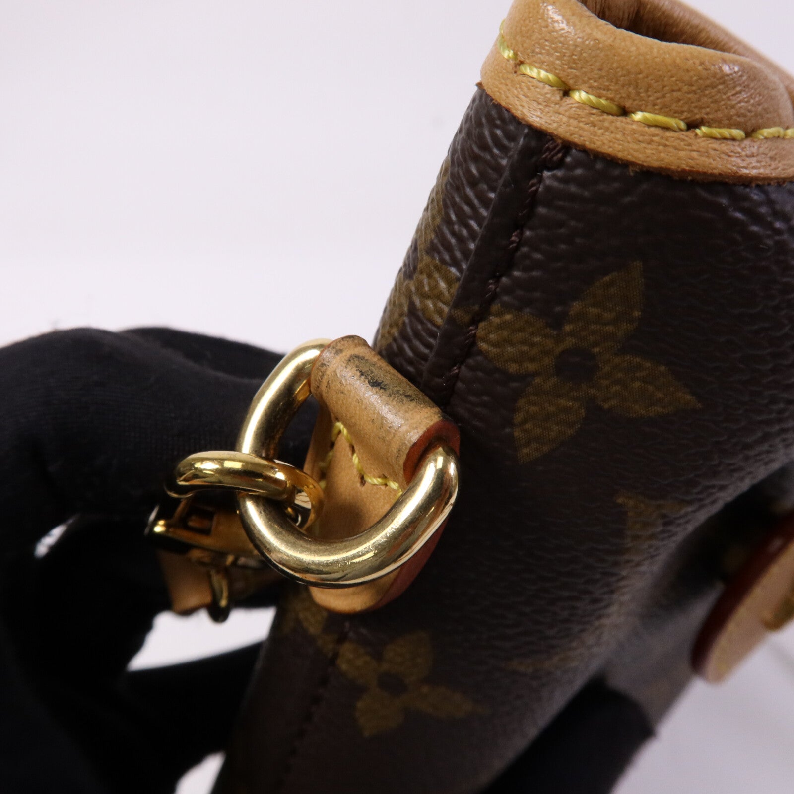 LOUIS VUITTON Monogram Fold Me Pouch金扣肩背袋