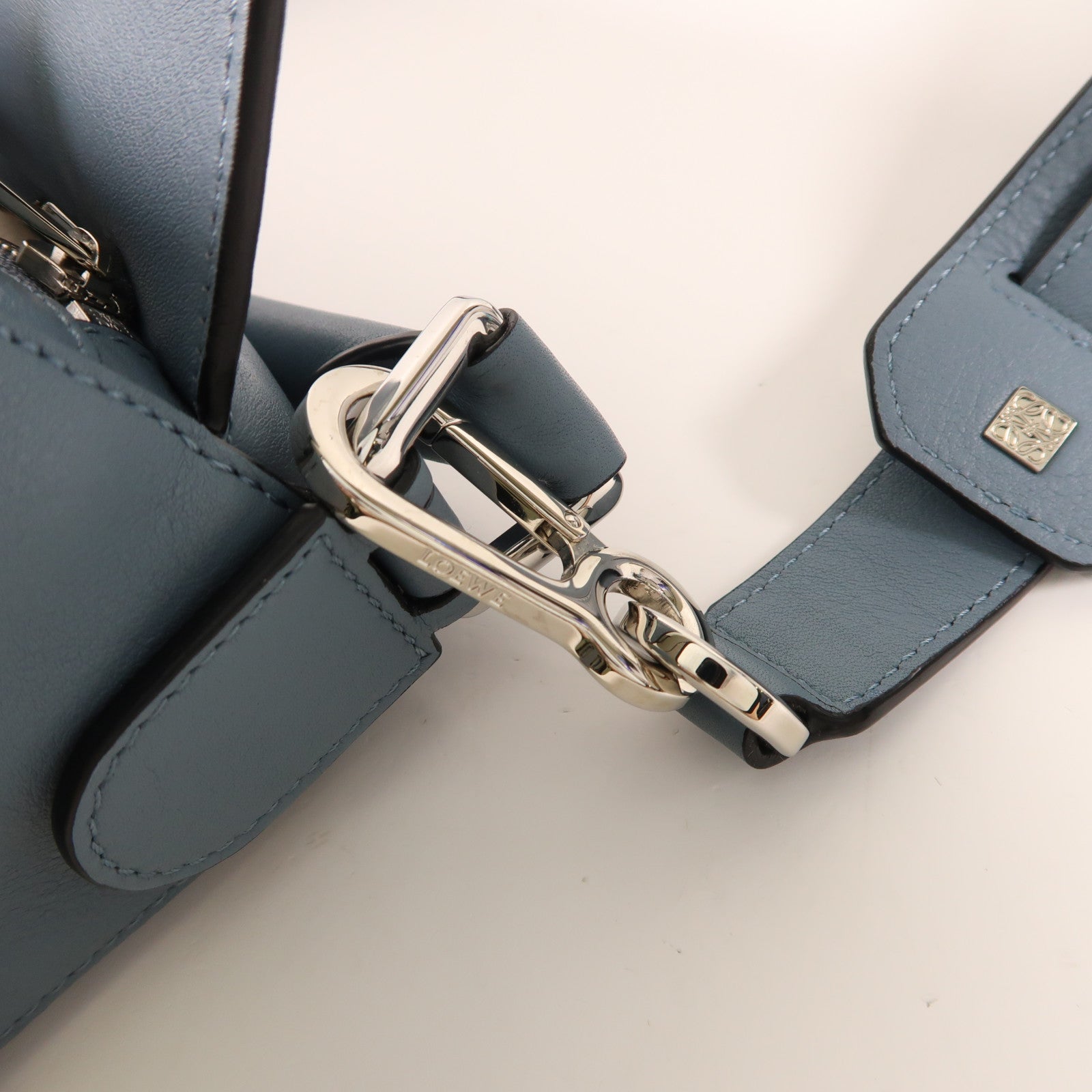 LOEWE 牛皮皮革Medium Puzzle銀扣手挽肩背兩用袋