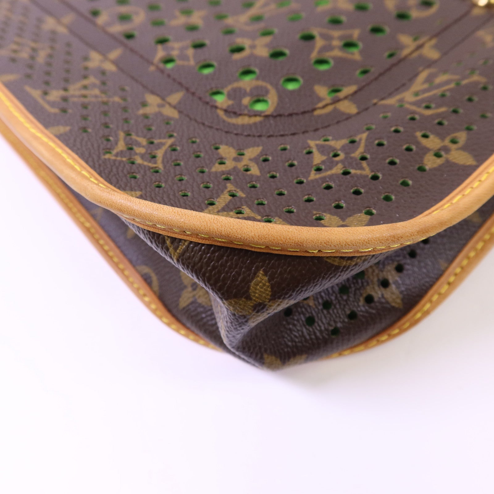 LOUIS VUITTON Monogram Perfo Musette金扣肩背袋