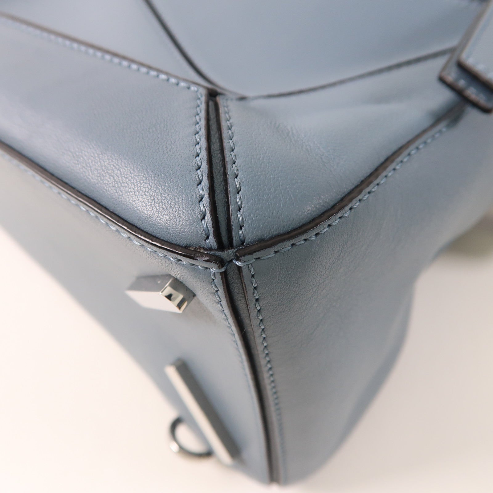 LOEWE 牛皮皮革Medium Puzzle銀扣手挽肩背兩用袋