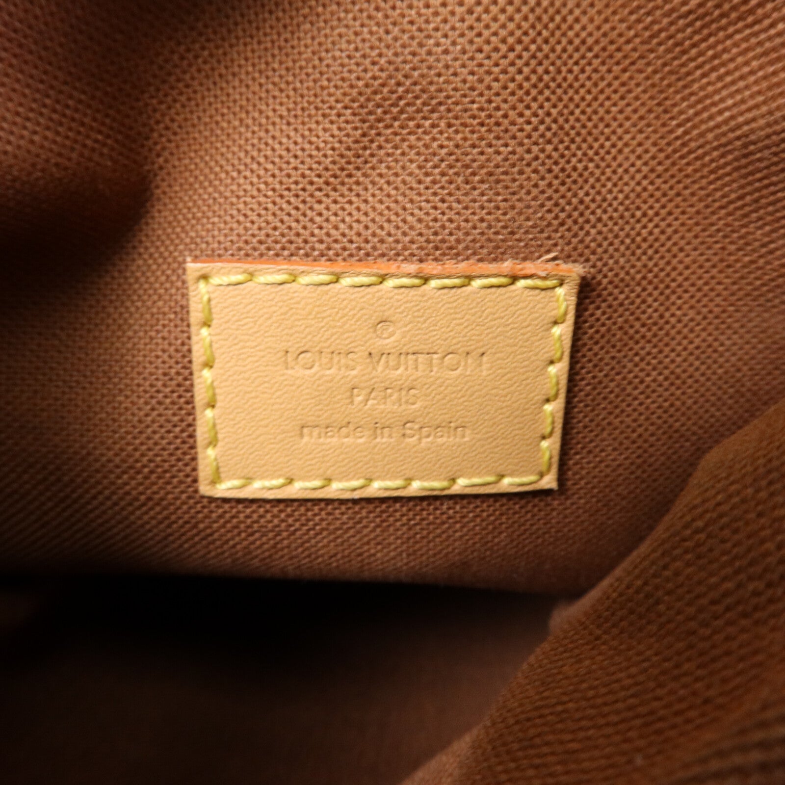 LOUIS VUITTON Monogram Fold Me Pouch金扣肩背袋
