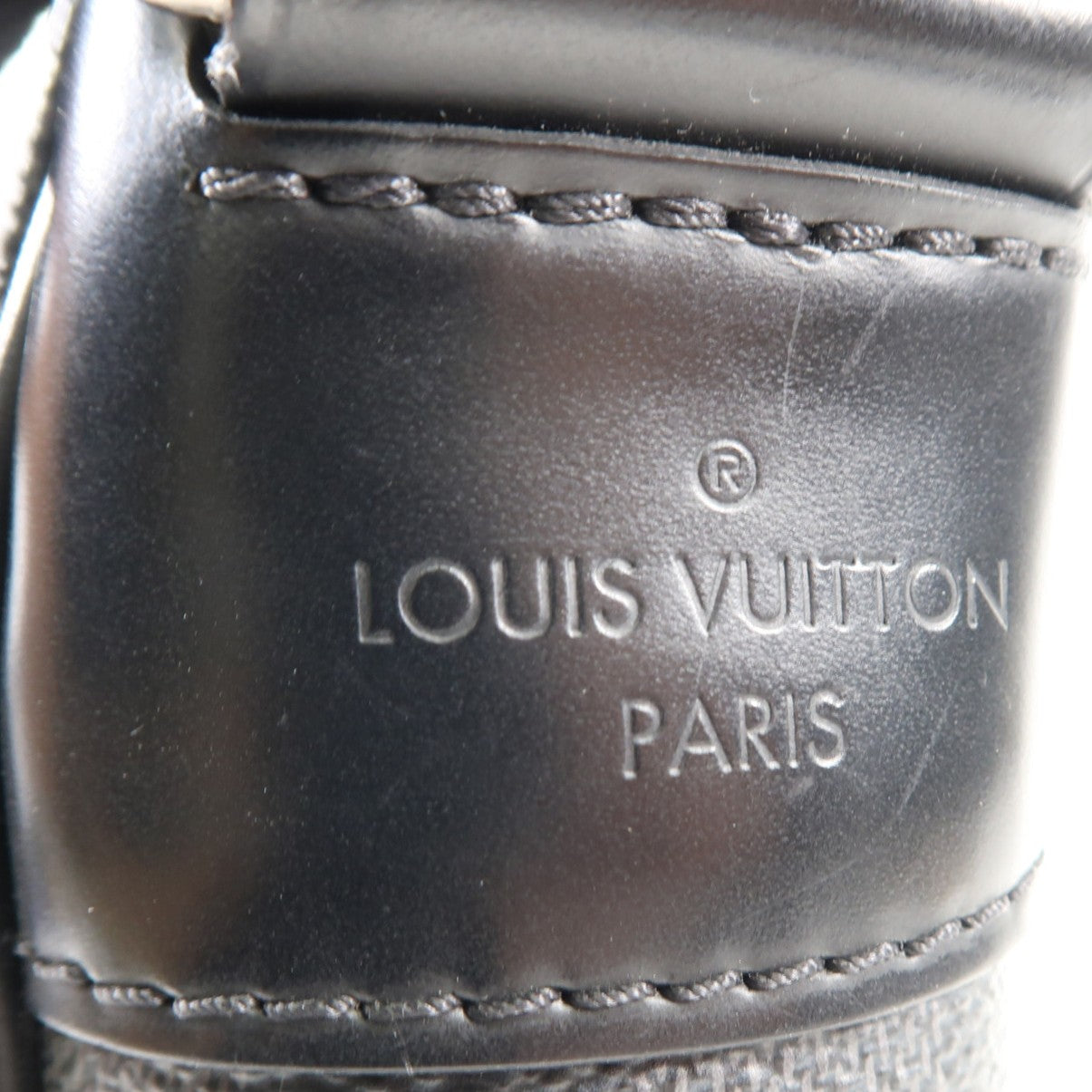 LOUIS VUITTON Damier Graphite District MM銀扣肩背袋