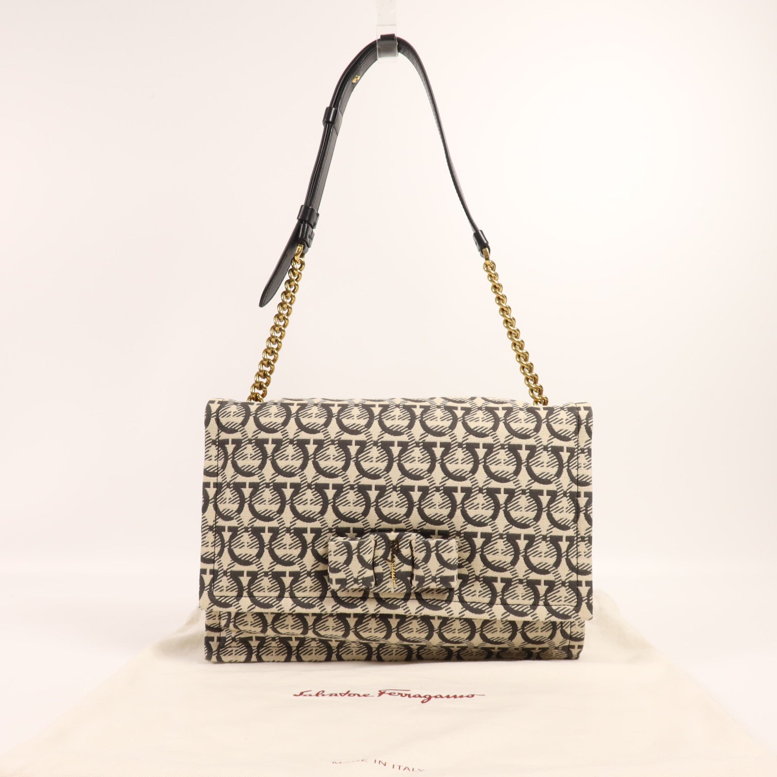 Salvatore Ferragamo 帆布Viva Bow金扣肩背袋