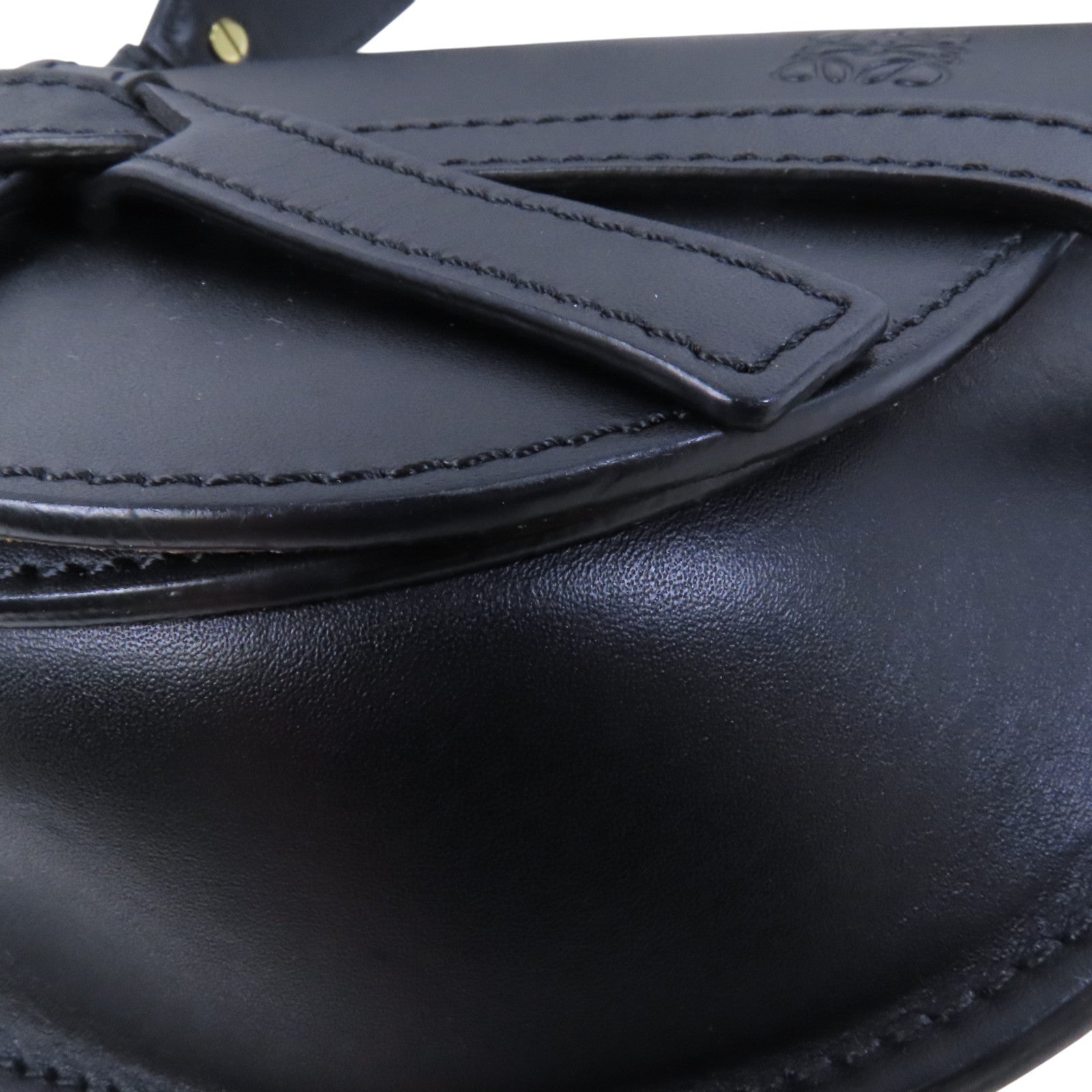 LOEWE 牛皮皮革Mini Geta金扣肩背袋