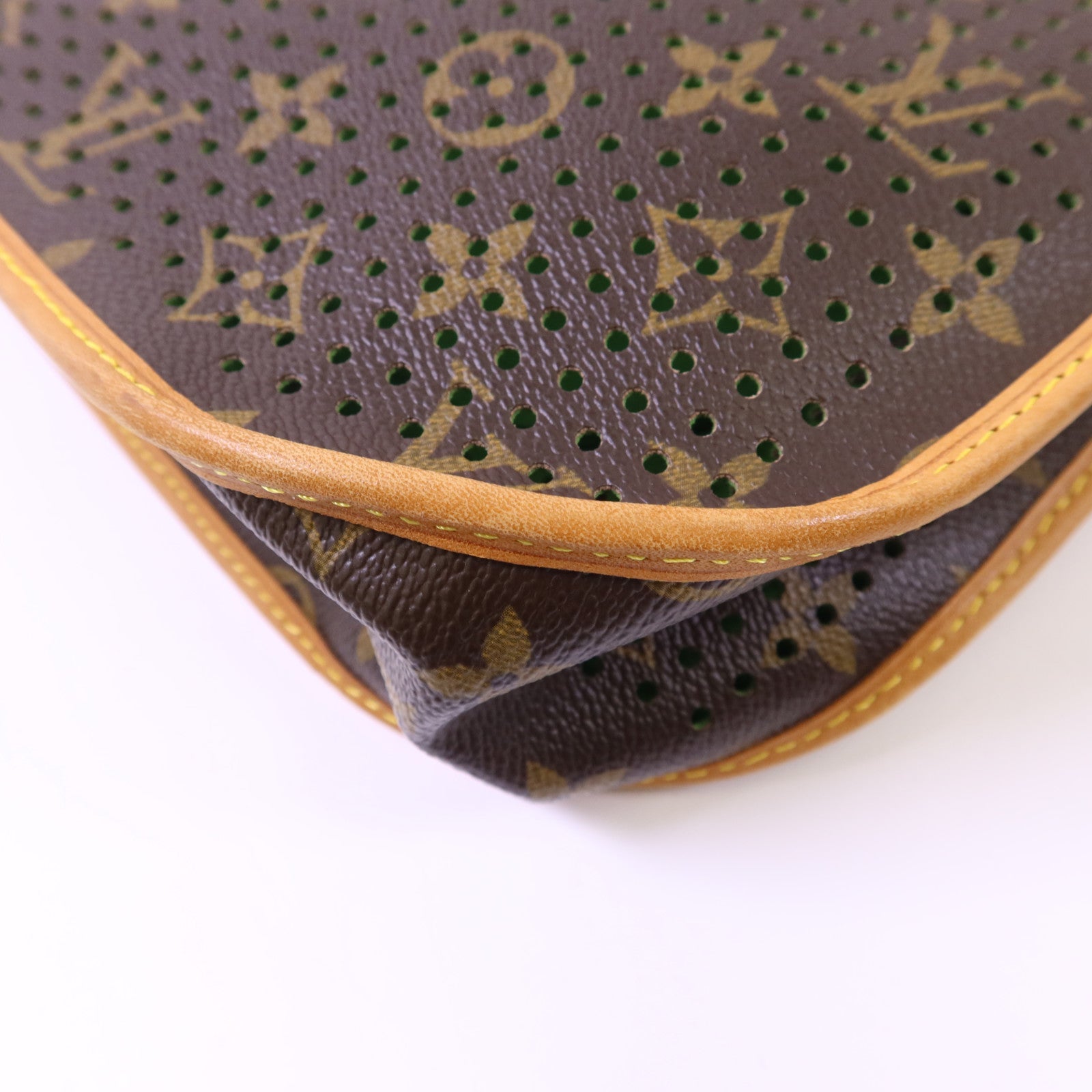 LOUIS VUITTON Monogram Perfo Musette金扣肩背袋