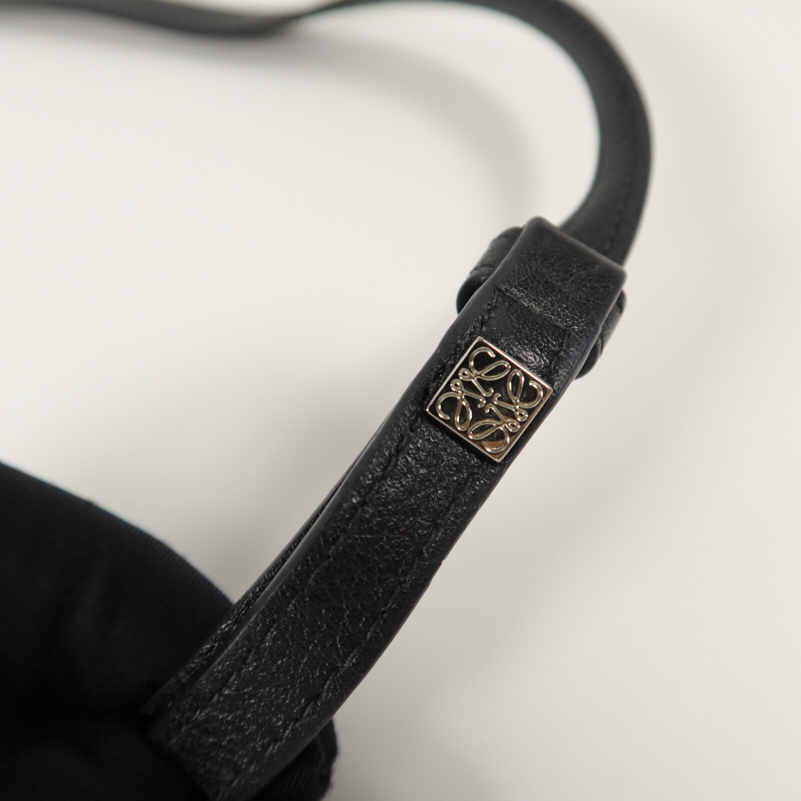 LOEWE 牛皮皮革Panda Mini Bag肩背袋