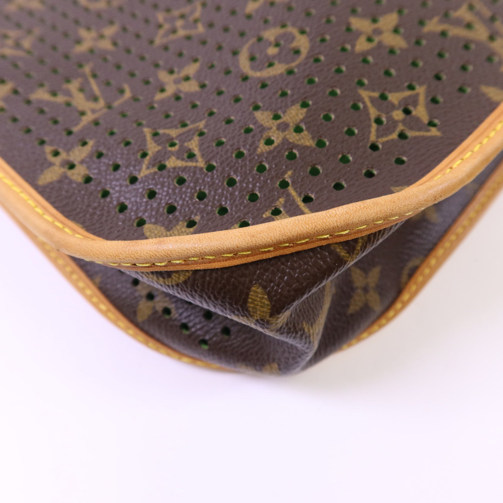 LOUIS VUITTON Monogram Perfo Musette金扣肩背袋