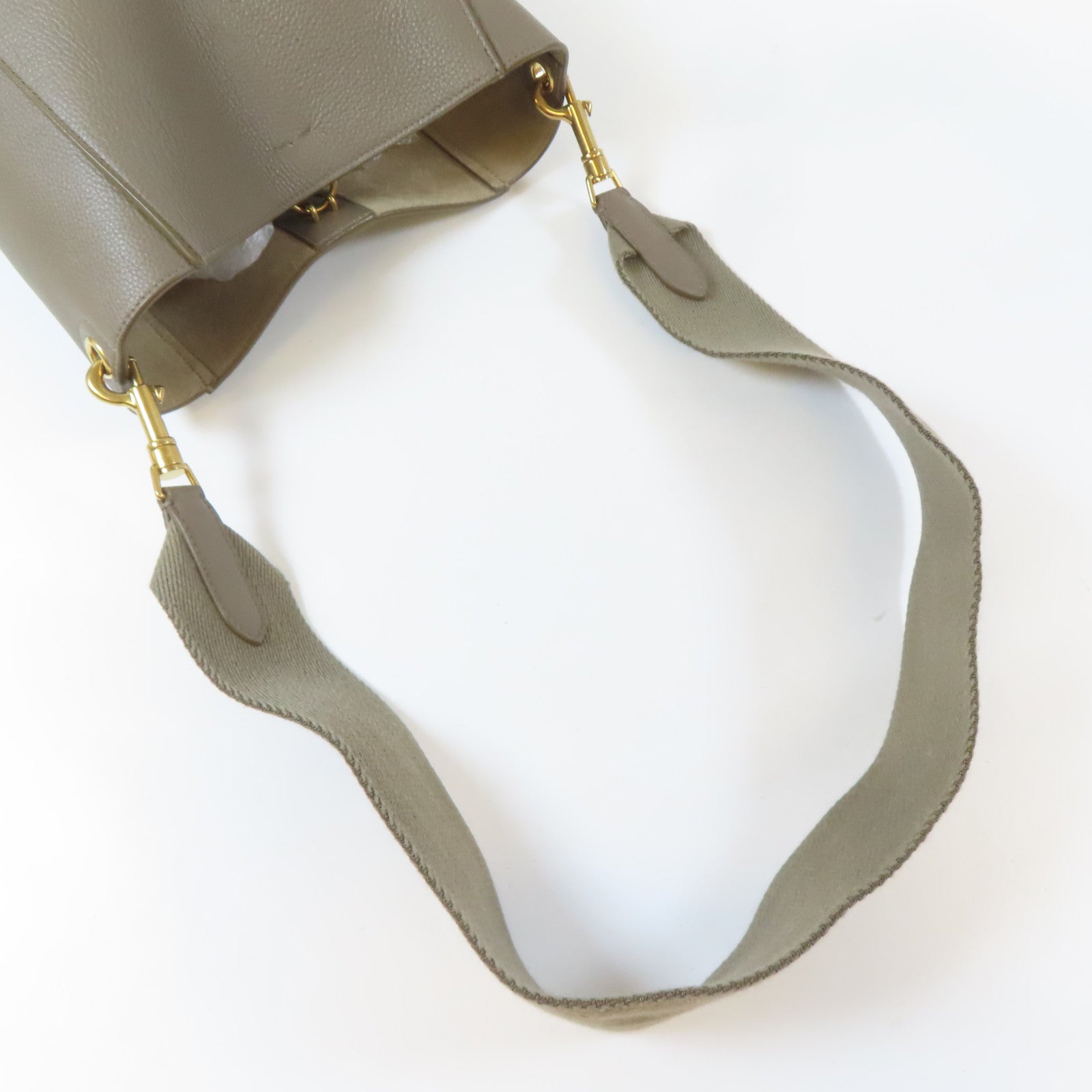 CELINE 【激減優惠】牛皮皮革Sangle Bucket Small金扣肩背袋灰色