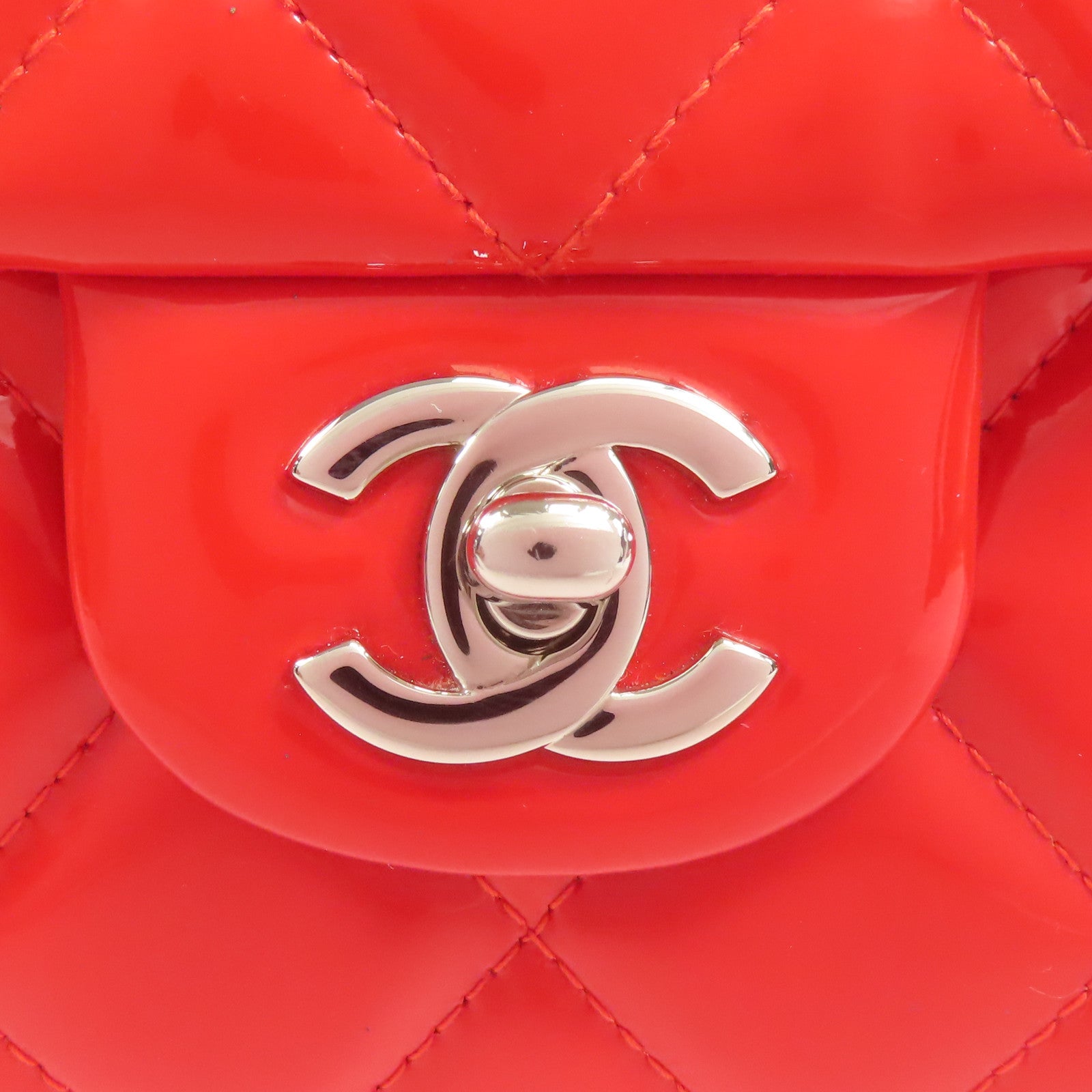 CHANEL 漆皮皮革Shoulder Bag銀扣鏈帶肩背袋