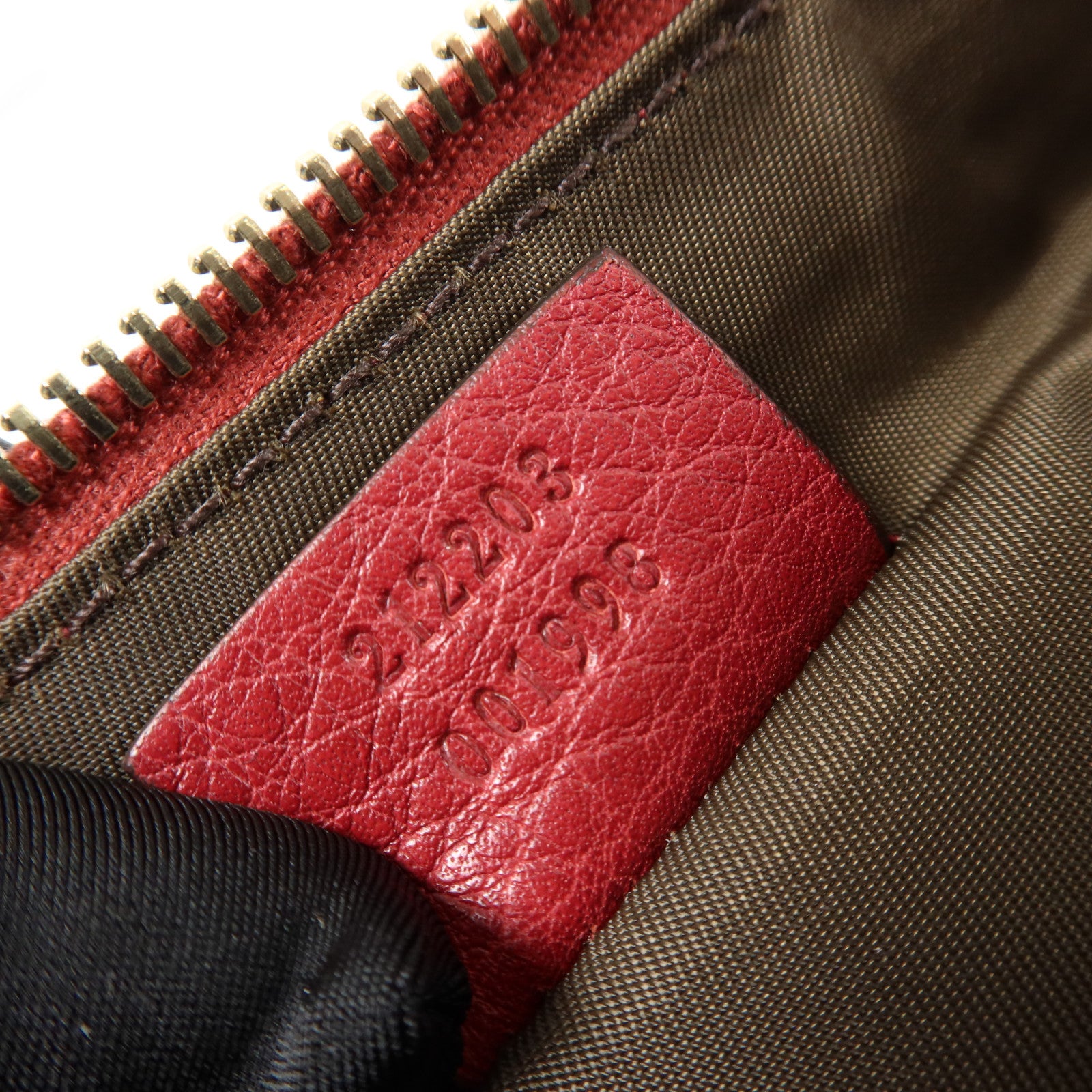 GUCCI 牛皮皮革Wristlet Clutch Bag金扣手拿包