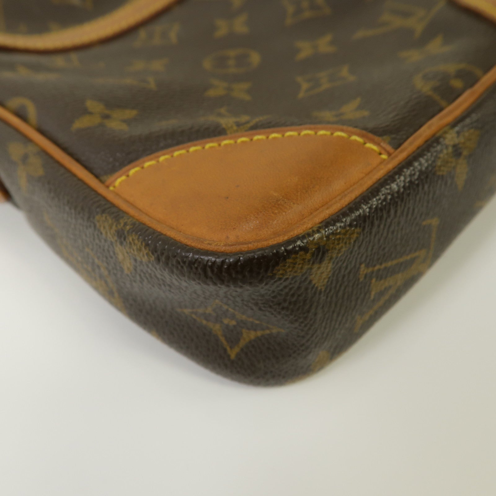 LOUIS VUITTON 【激減優惠】Monogram Danube金扣肩背袋啡色