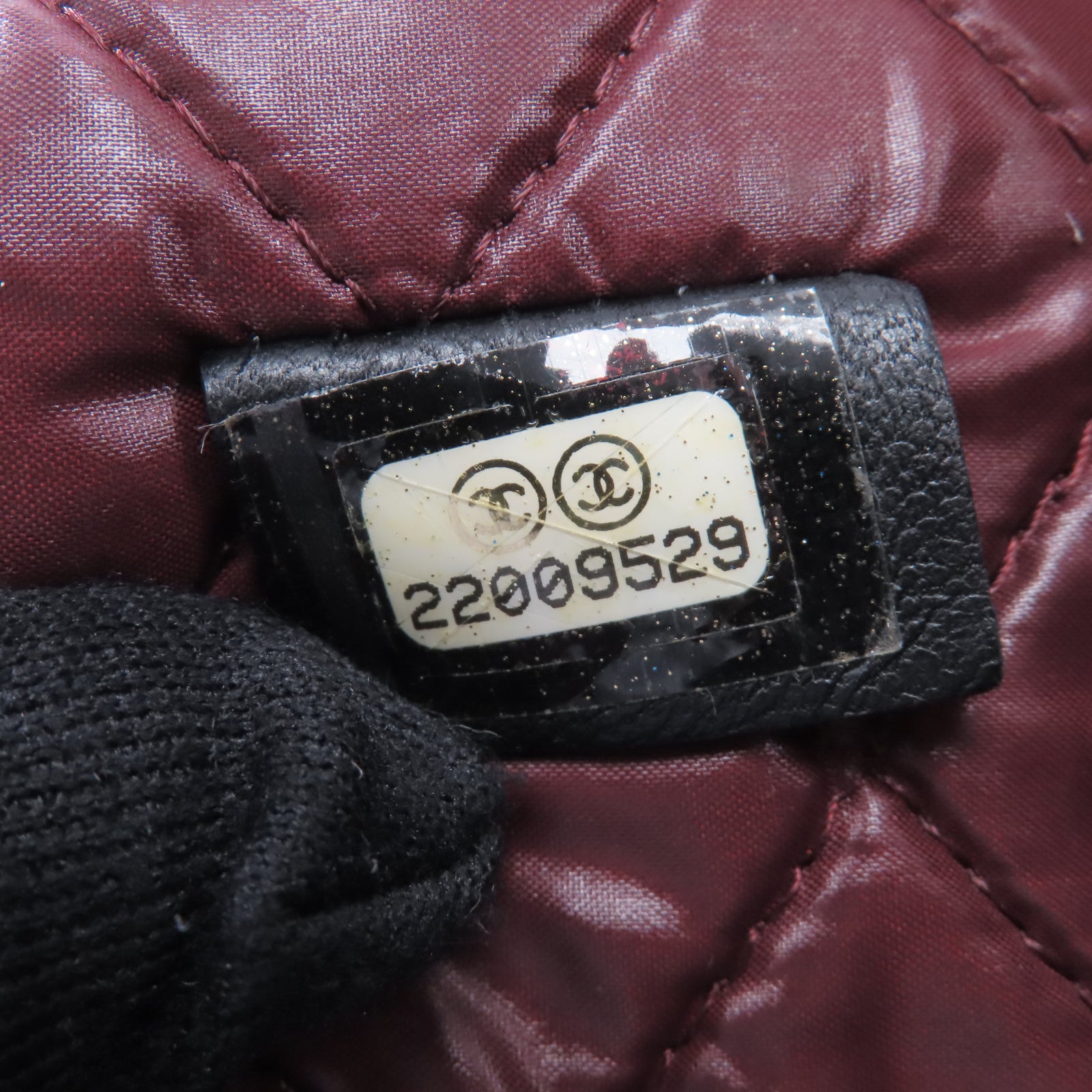 CHANEL 菱格羊皮皮革Pouch金扣手拿包黑色