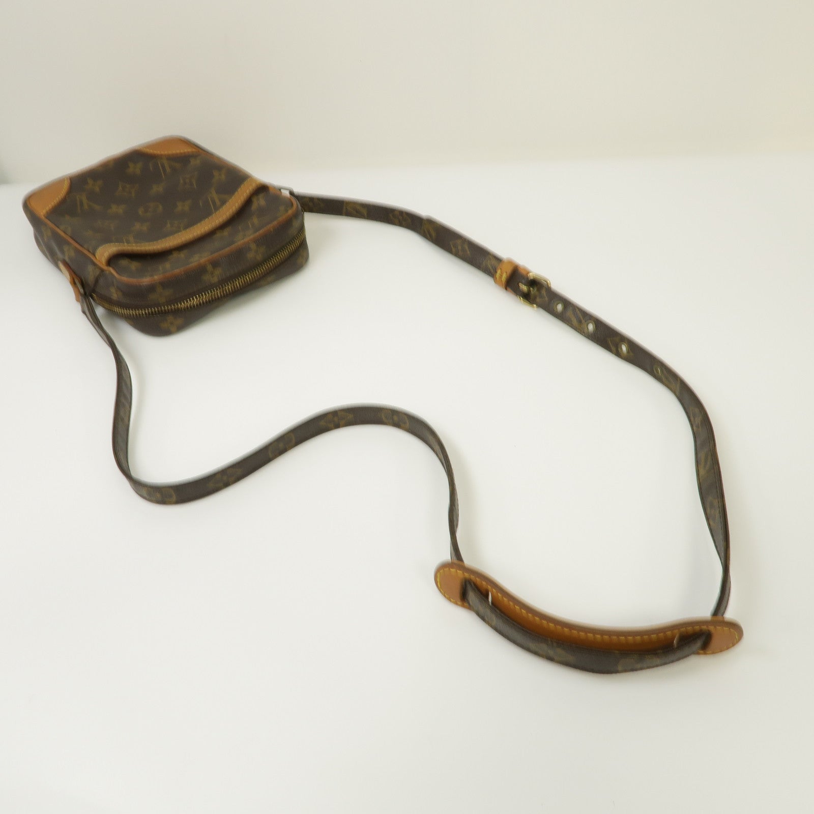 LOUIS VUITTON 【激減優惠】Monogram Danube金扣肩背袋啡色