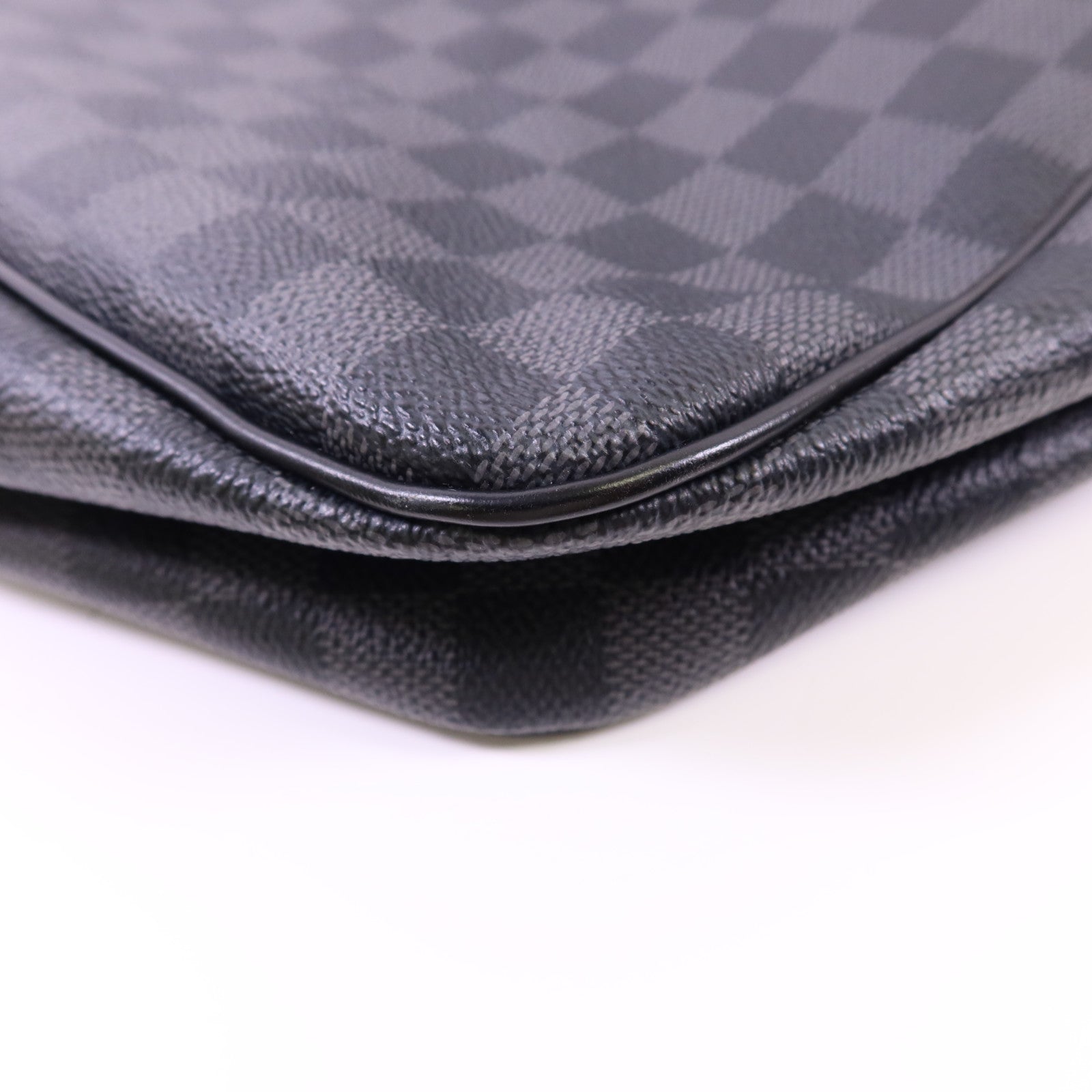 LOUIS VUITTON Damier Graphite Daniel GM銀扣肩背袋