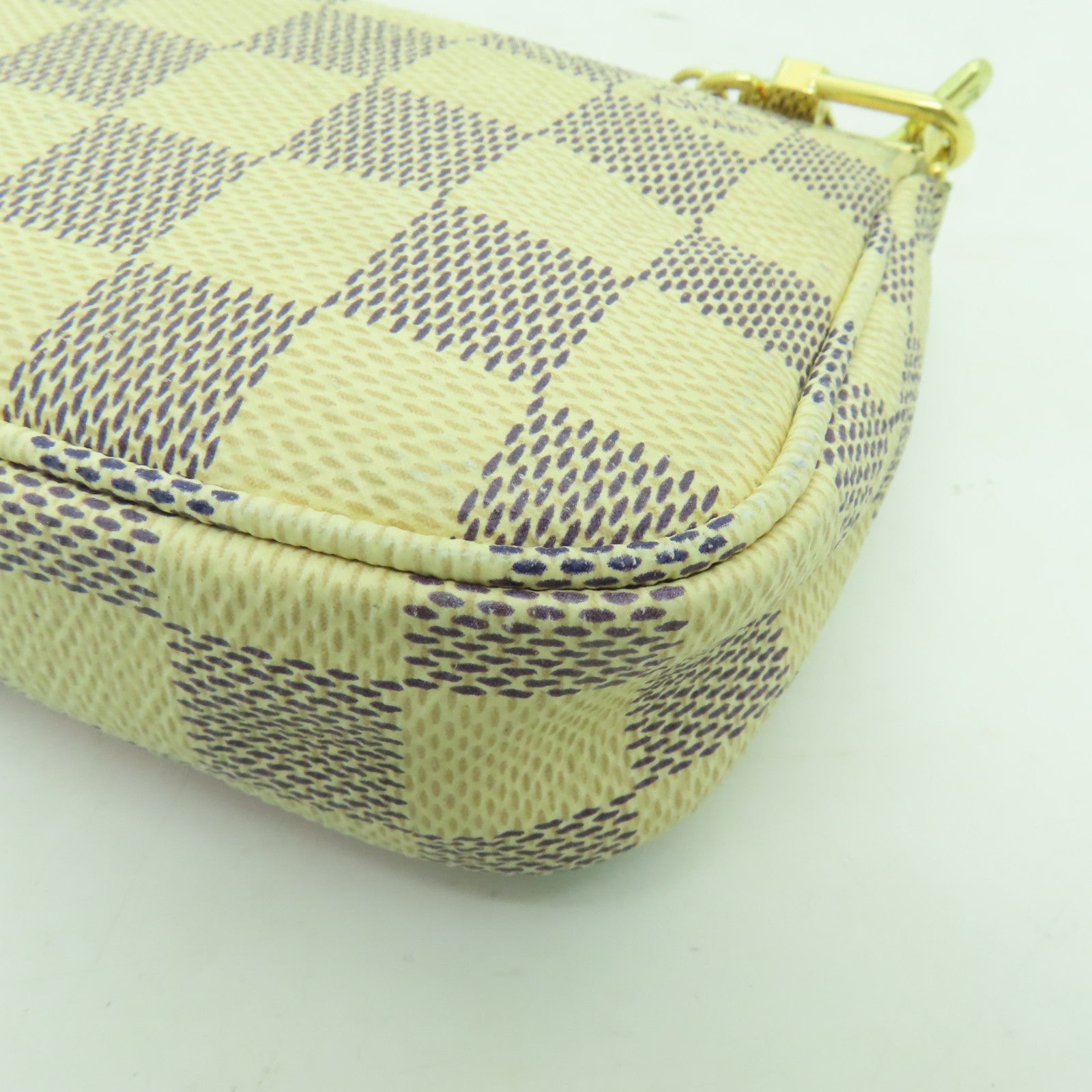 LOUIS VUITTON 【激減優惠】Damier Azur Mini Pochette Accessoires Pouch金扣鏈帶肩背袋白色