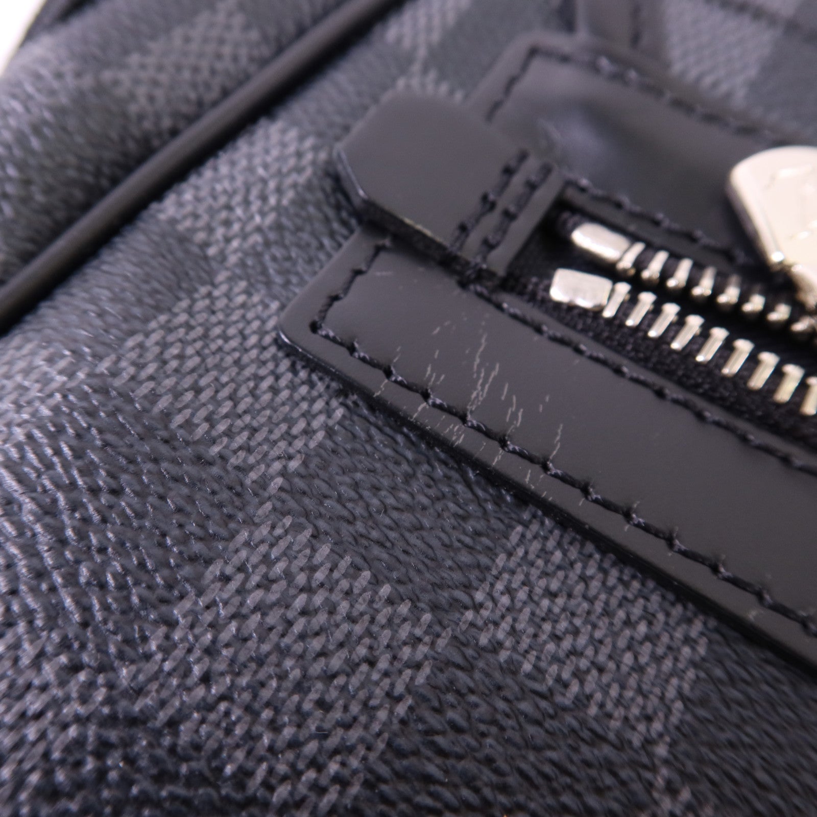 LOUIS VUITTON Damier Graphite Daniel GM銀扣肩背袋