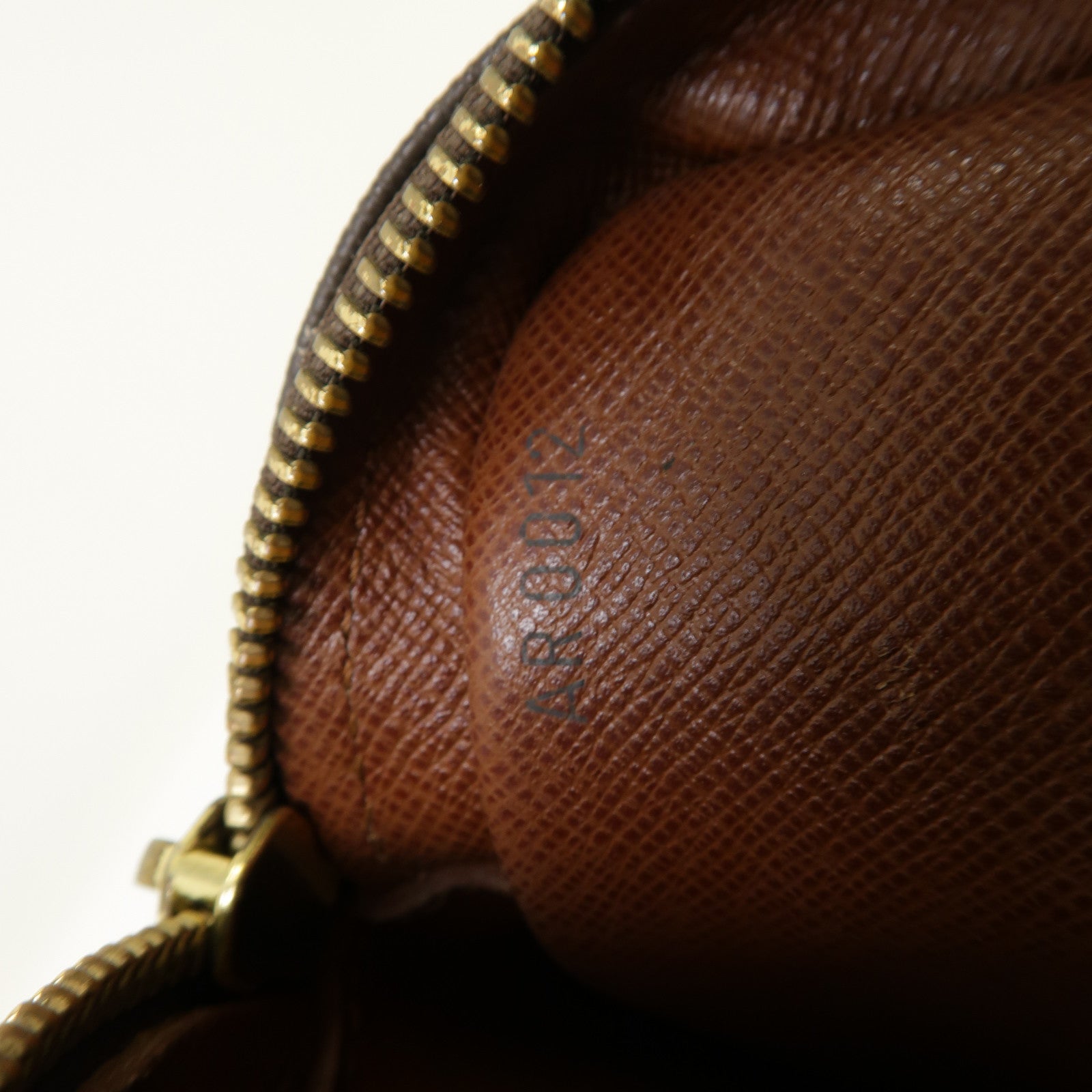LOUIS VUITTON 【激減優惠】Monogram Danube金扣肩背袋啡色