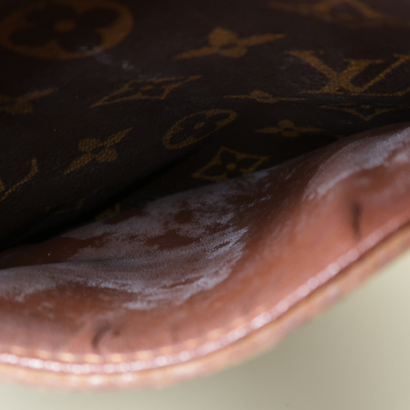 LOUIS VUITTON 【激減優惠】Monogram Danube金扣肩背袋啡色