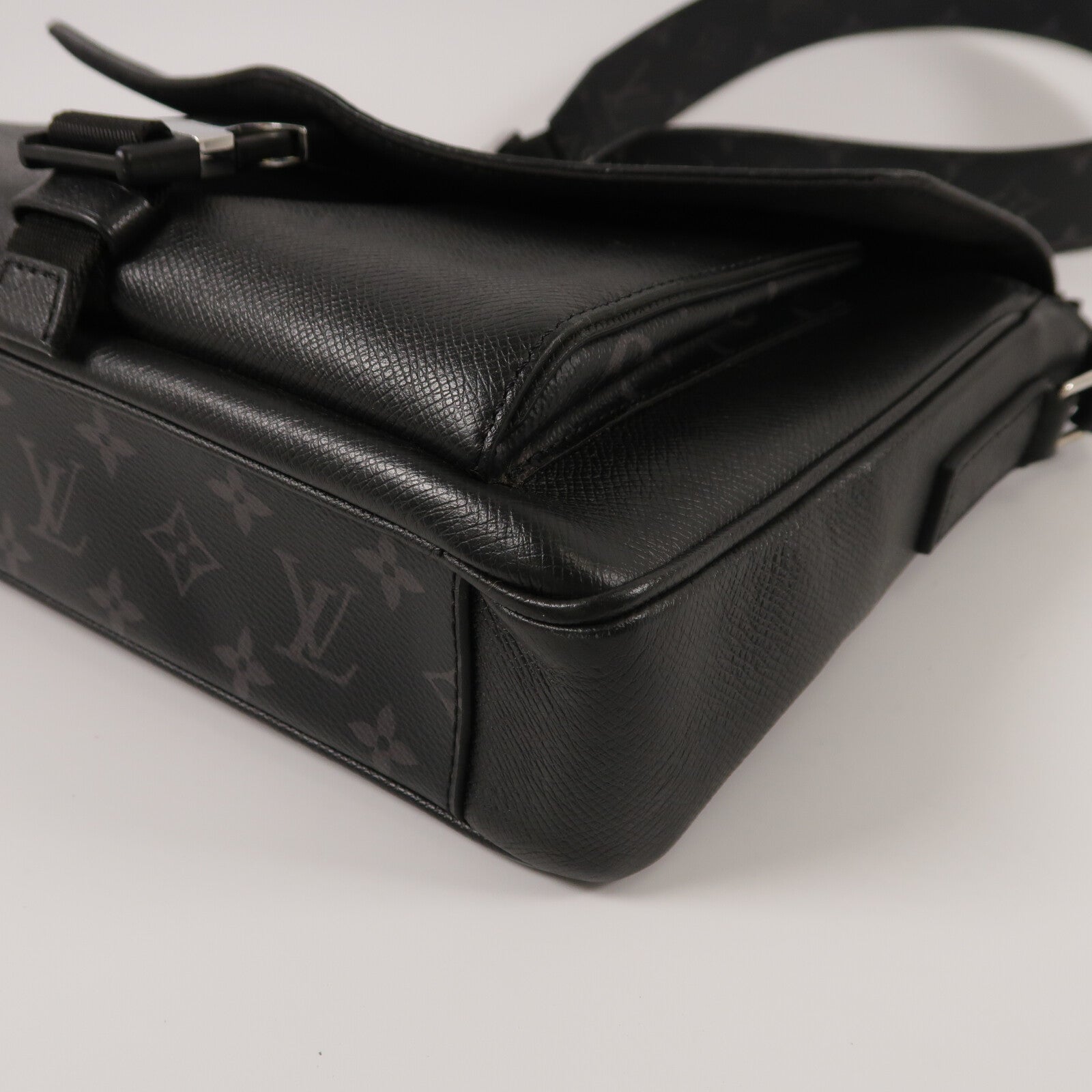 LOUIS VUITTON Monogram Messengerama肩背袋