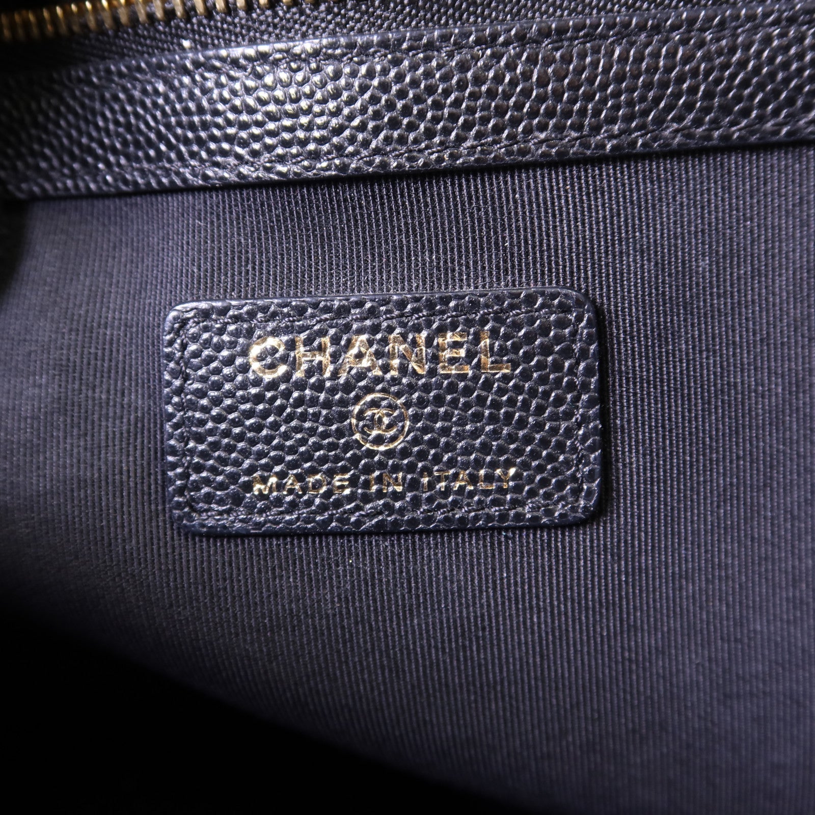 CHANEL 牛皮皮革Pouch金扣手拿包