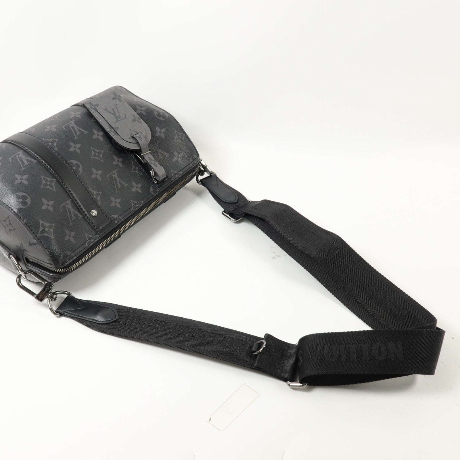 LOUIS VUITTON Monogram Eclipse City Keepall肩背袋