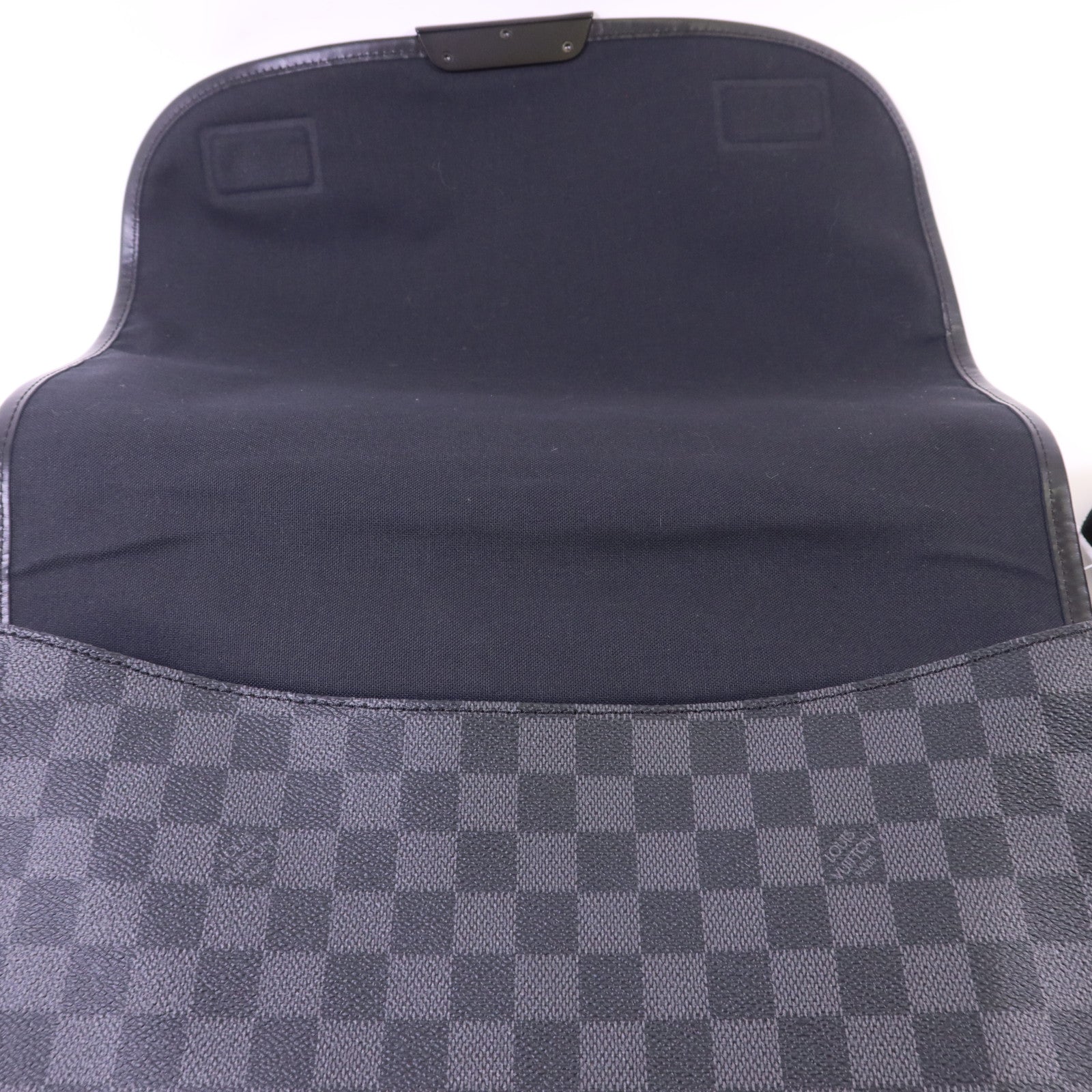 LOUIS VUITTON Damier Graphite Daniel GM銀扣肩背袋