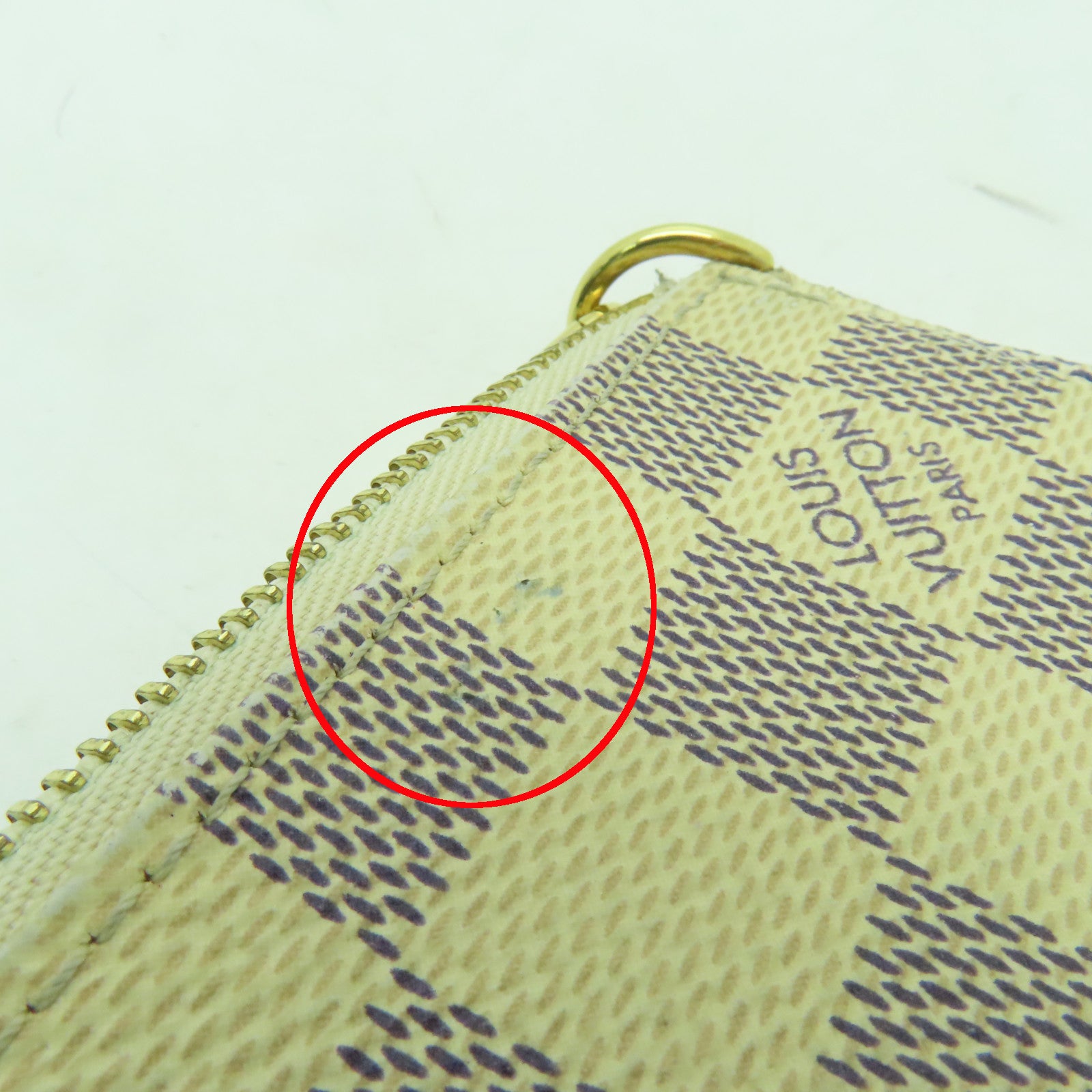 LOUIS VUITTON 【激減優惠】Damier Azur Mini Pochette Accessoires Pouch金扣鏈帶肩背袋白色