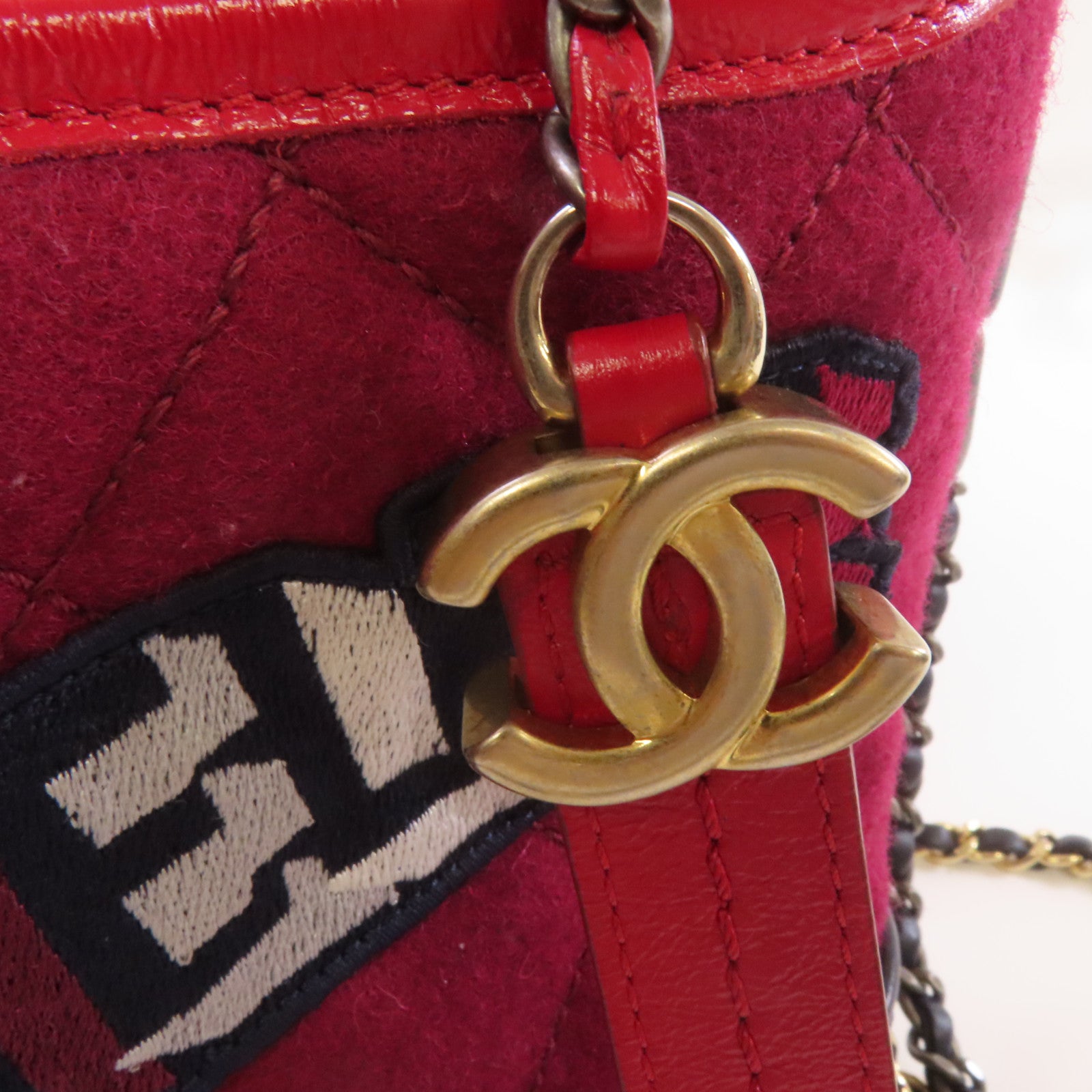 CHANEL **【激減優惠】菱格帆布Gabrielle Mini Chain Shoulder Bag銀扣鏈帶肩背袋酒紅色/黑色
